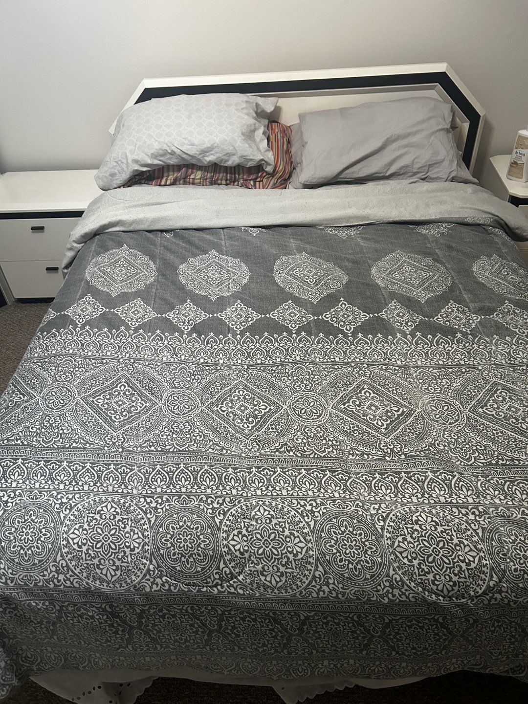 Queen bed frame and mattress - photo 2