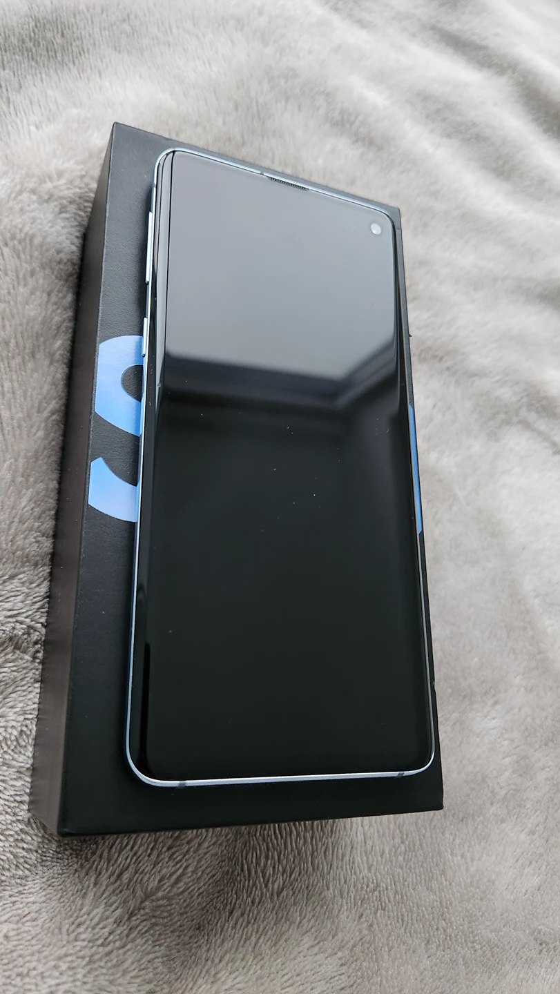 Unlocked Blue Samsung Galaxy S10 128GB + Otterbox Accessories image indicator(3)