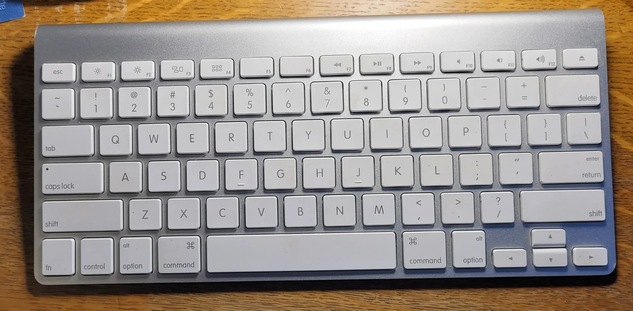 Apple wireless keyboard with case / tablet holder