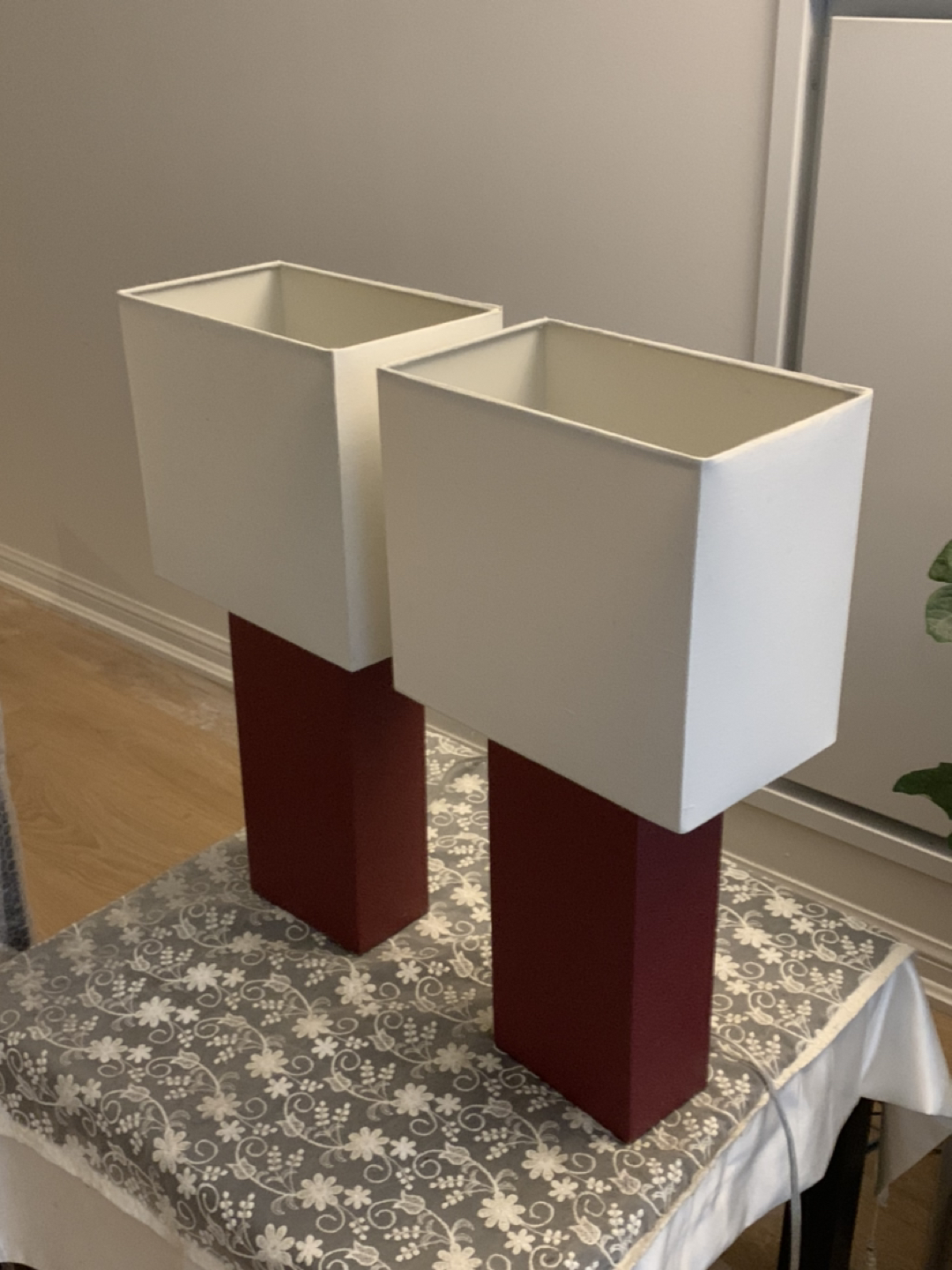 2 Elegant table lamps