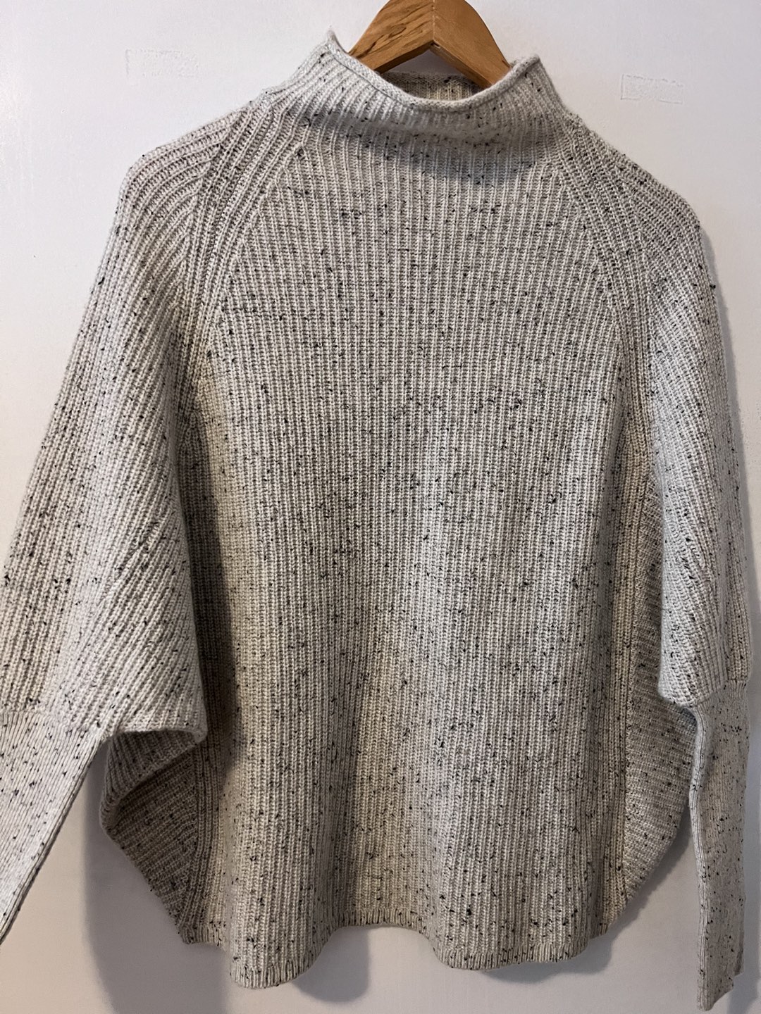 Club Monaco 100% Cashmere sweater - photo 3
