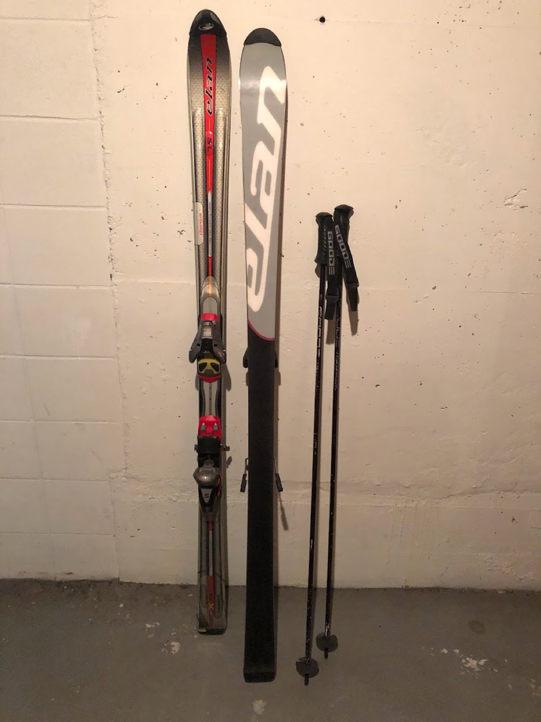 Elan 168cm skis with Salomon bindings and poles image indicator(2)