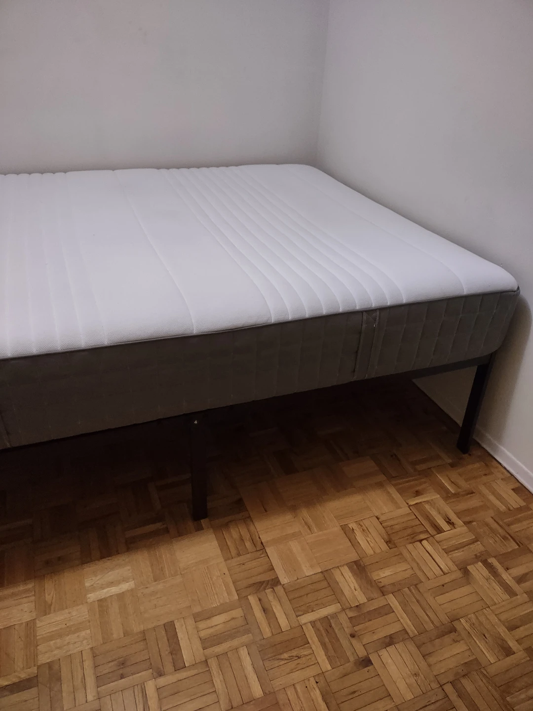 IKEA Queen mattress/metal queen bedframe - photo 2