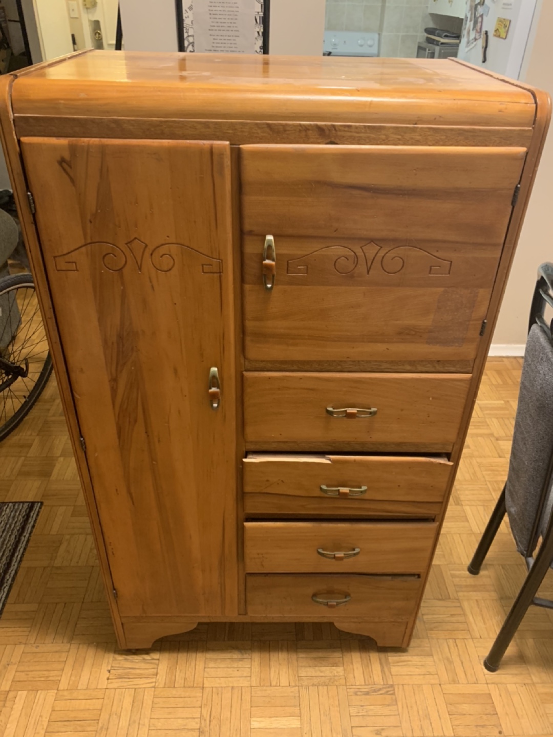 Dresser
