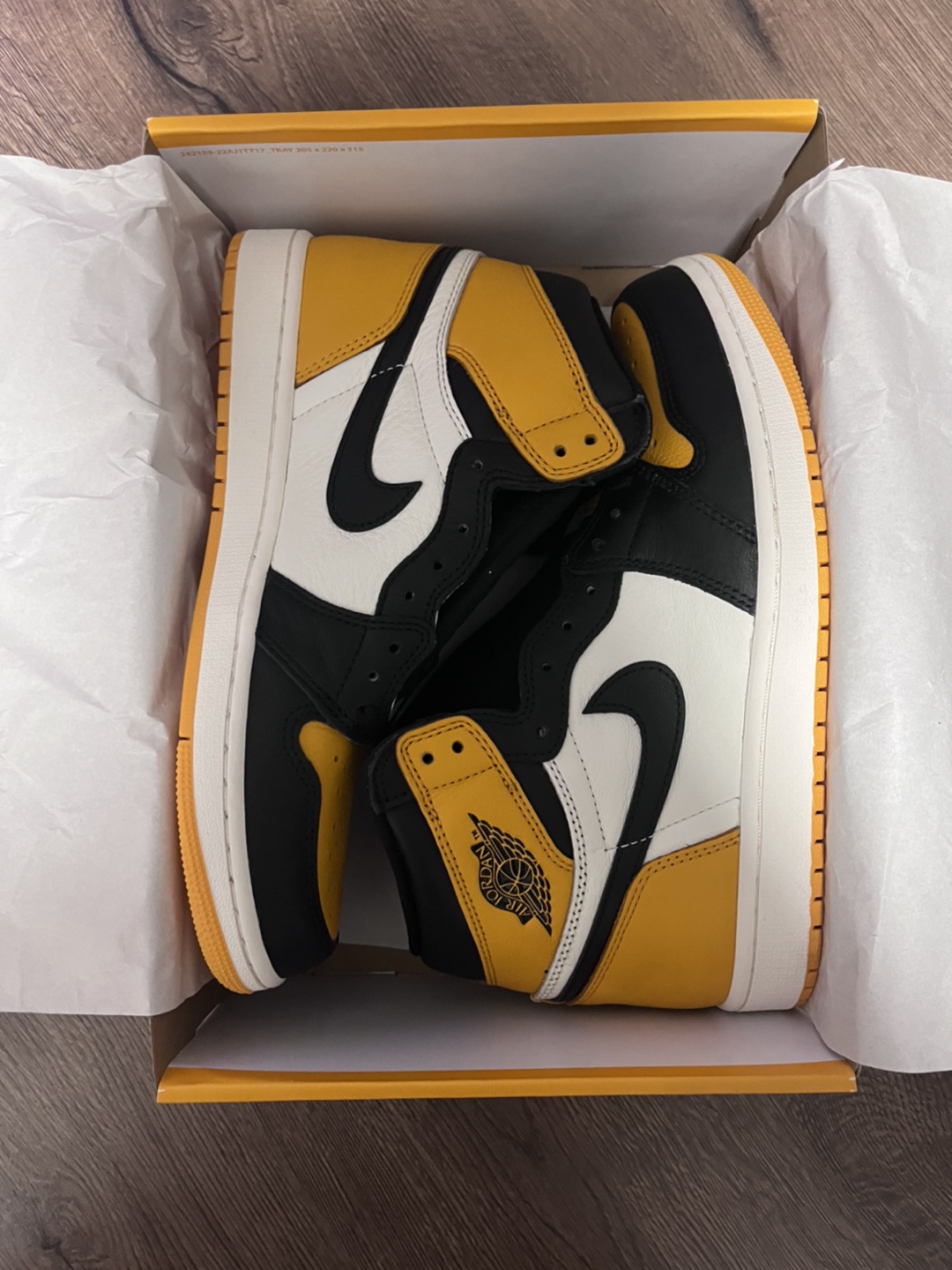 Air Jordan 1 high taxi size 9 thumbnail
