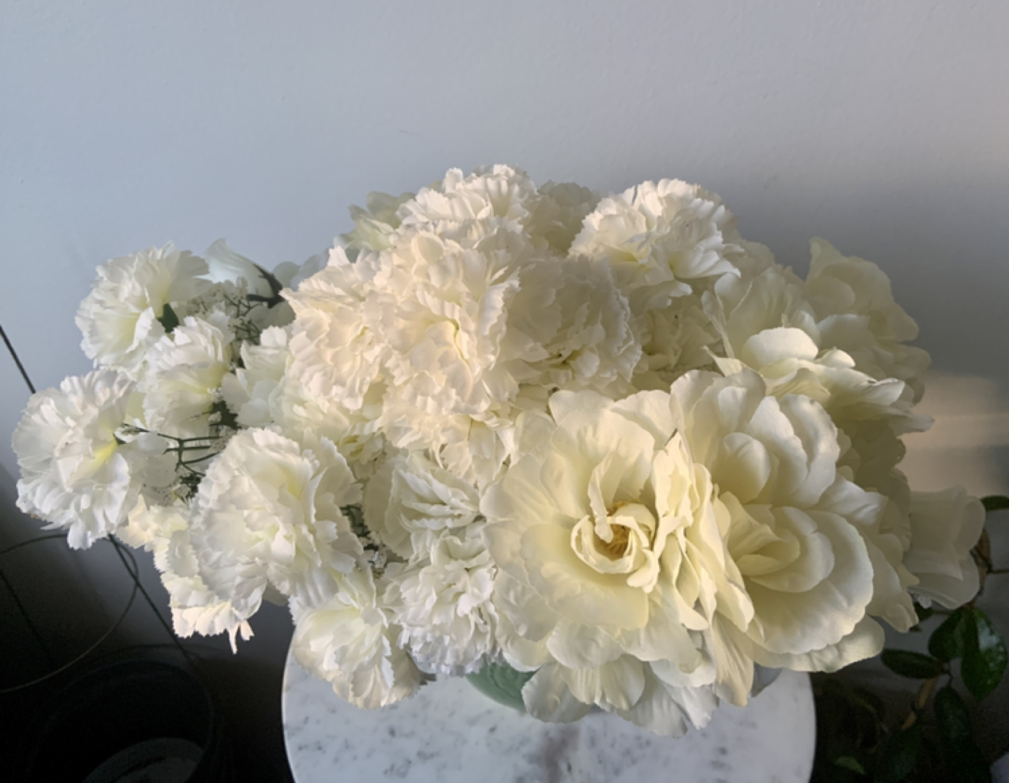 Beautiful artificial flowers with vase image indicator(4)