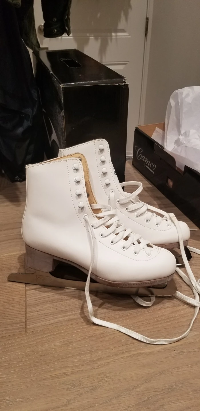 ladies skates size 7