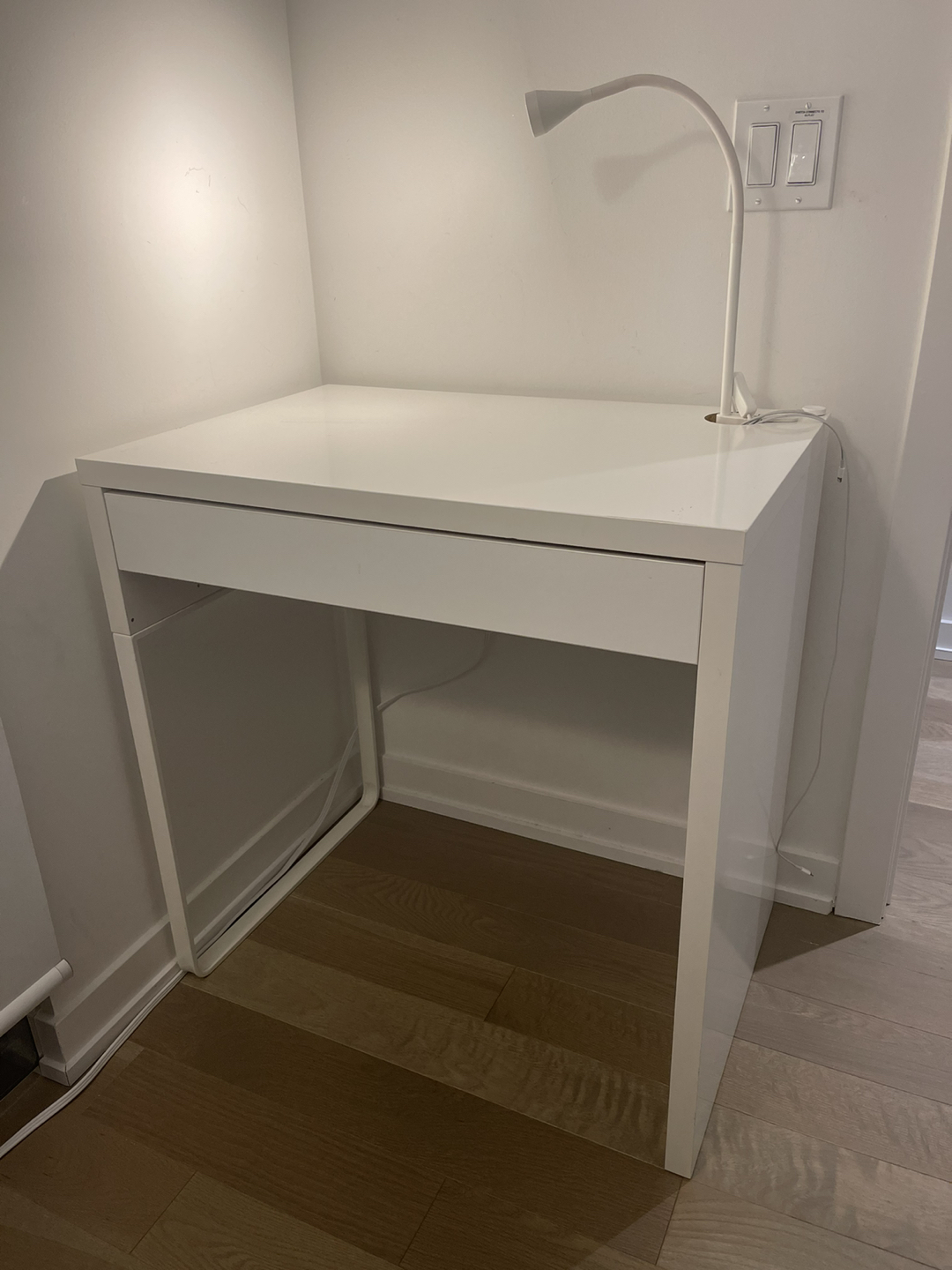 IKEA Micke Table ***SELLING FAST***