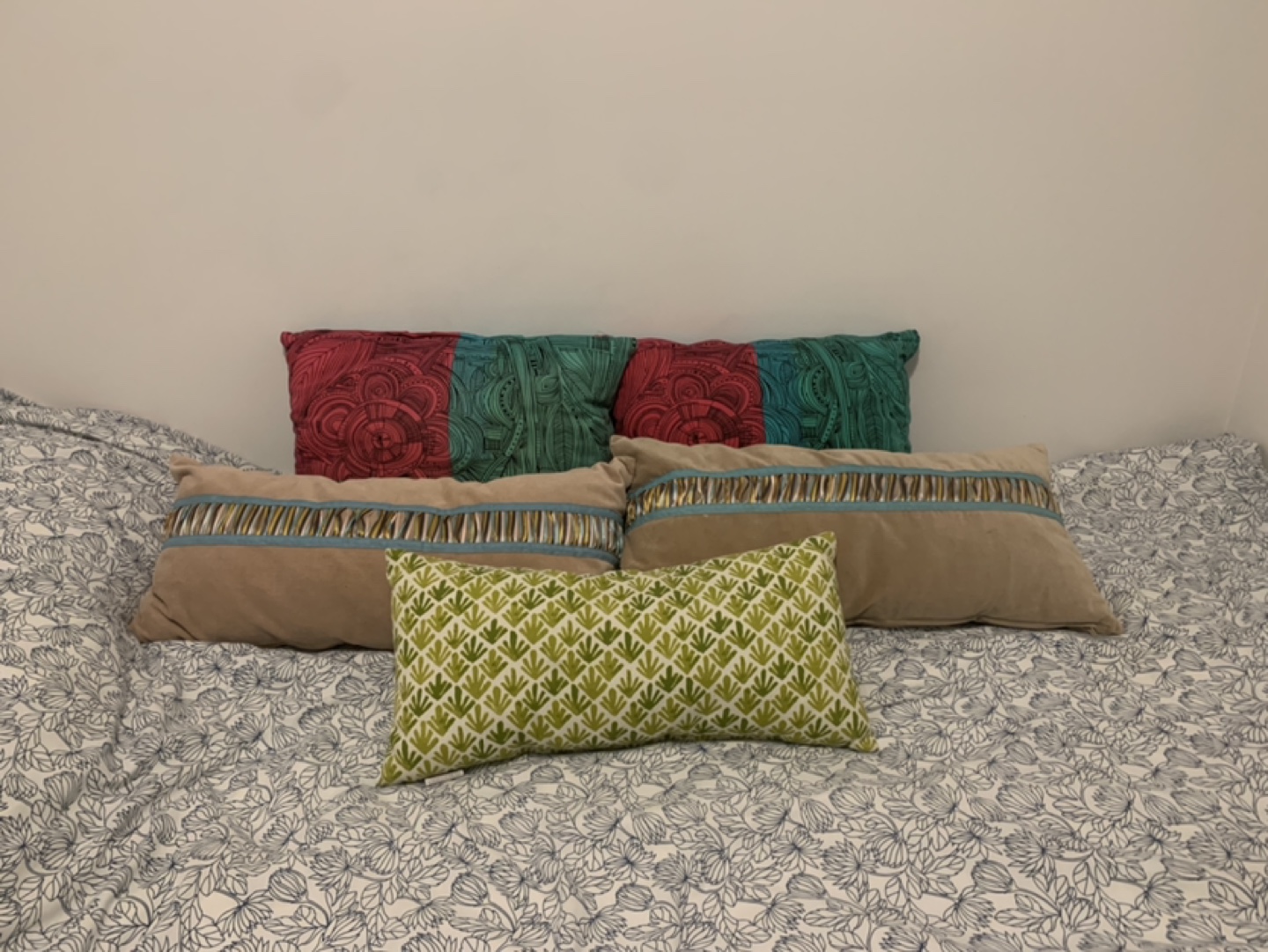 5 Decorative pillows