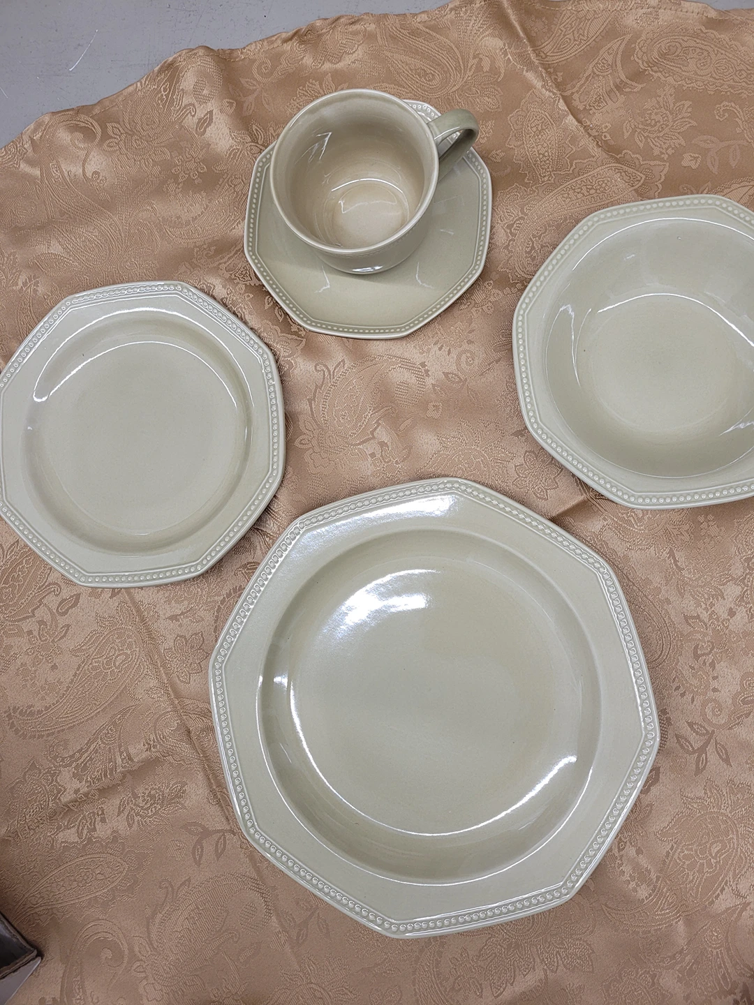 Martha Stewart Everyday Dinnerwear 2 sets (20 pieces each) 💝 thumbnail