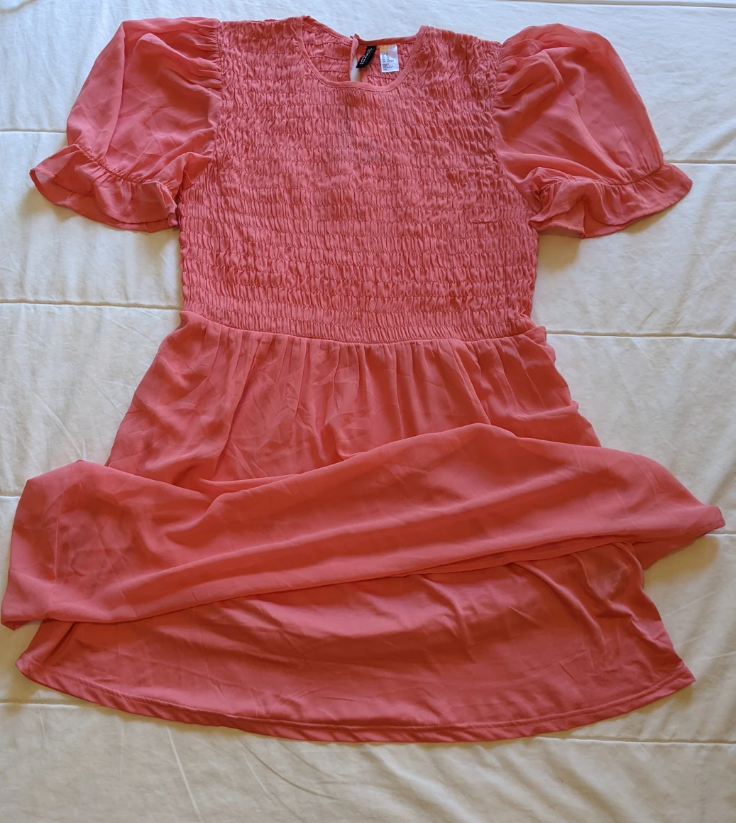 H&M smocked bodice dress never worn tags still on - photo 3