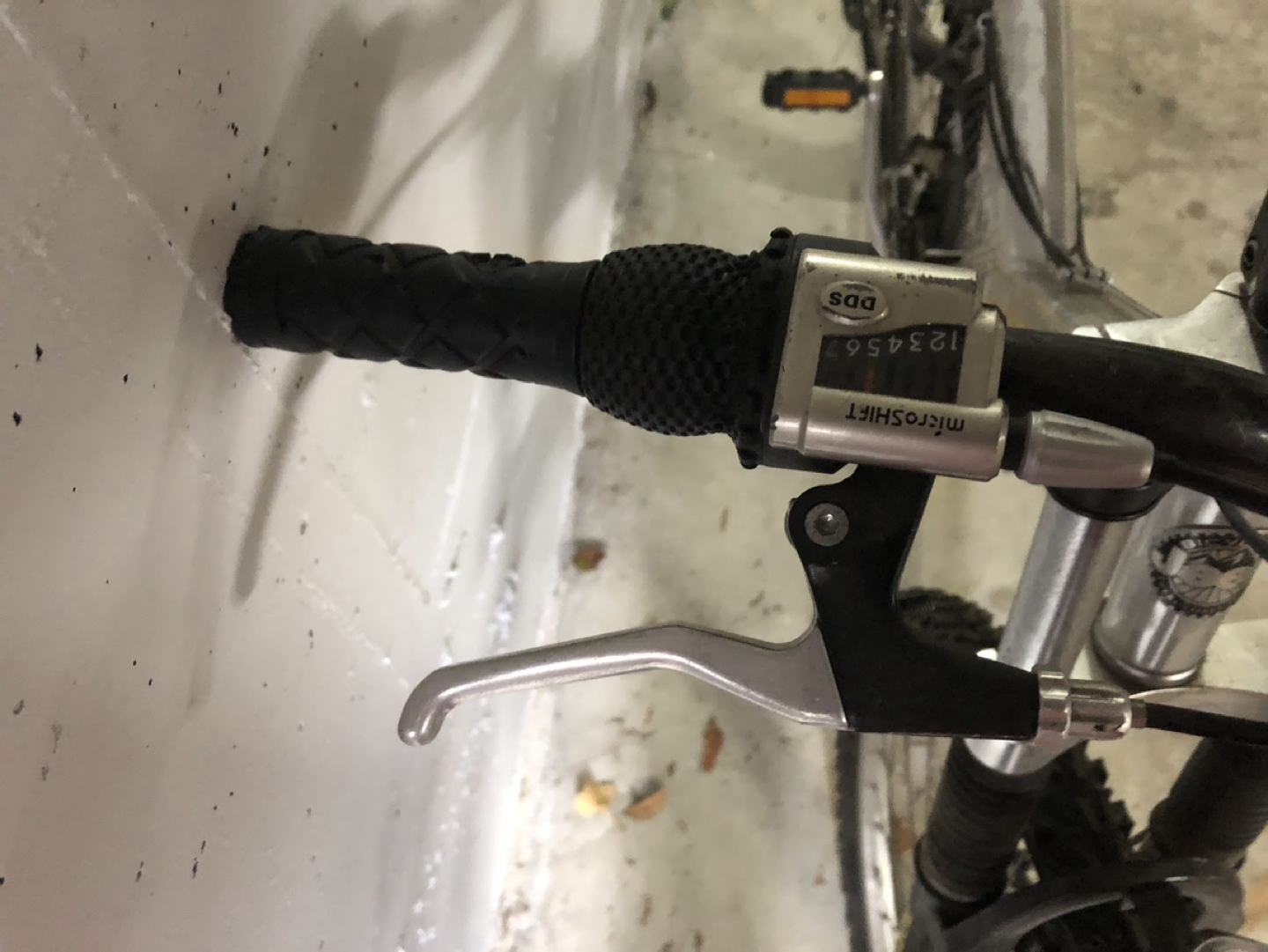 Jeep TJ Classic Men's 21 speed mountain bike image indicator(7)