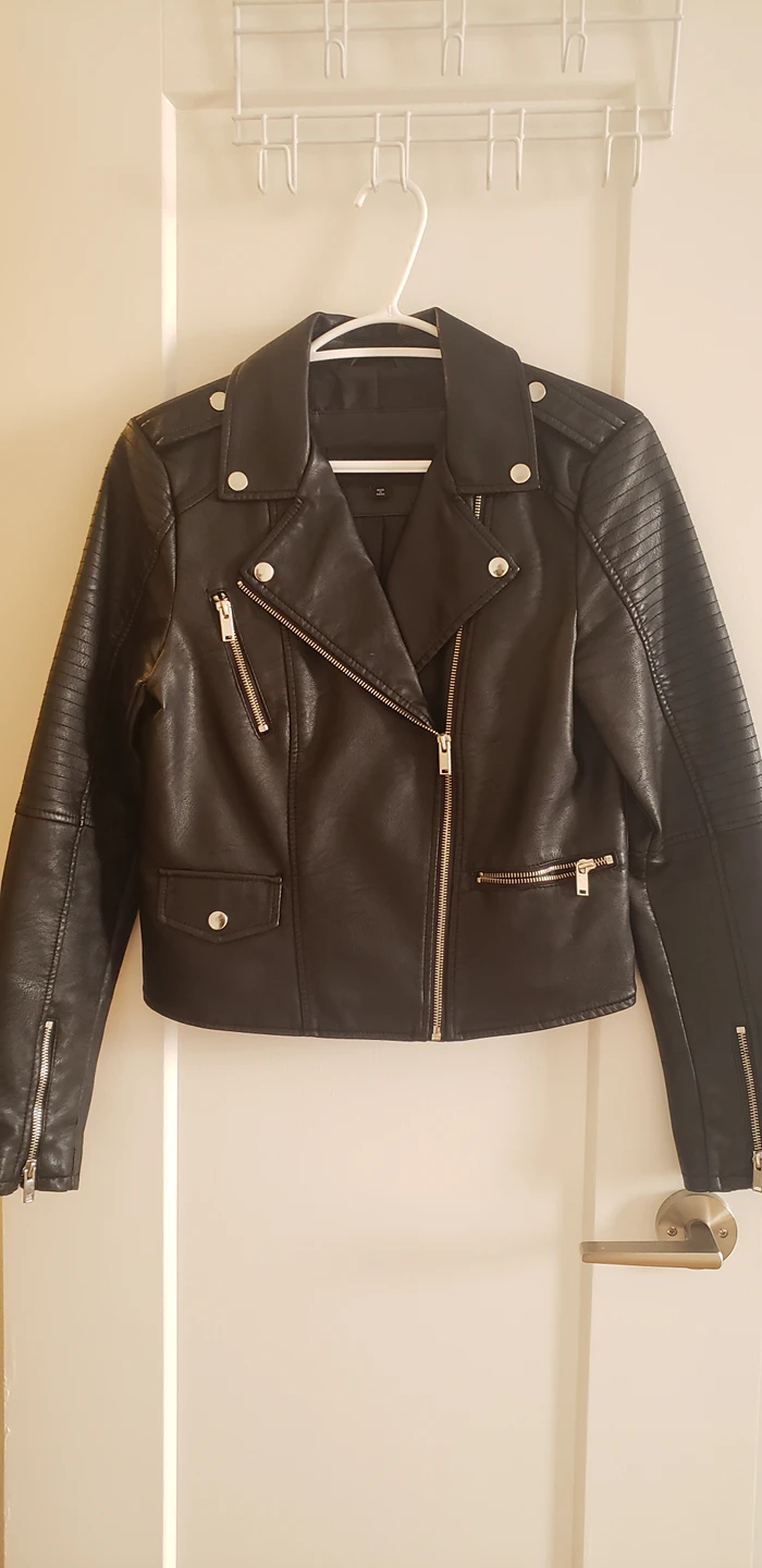 leater jacket (size small)