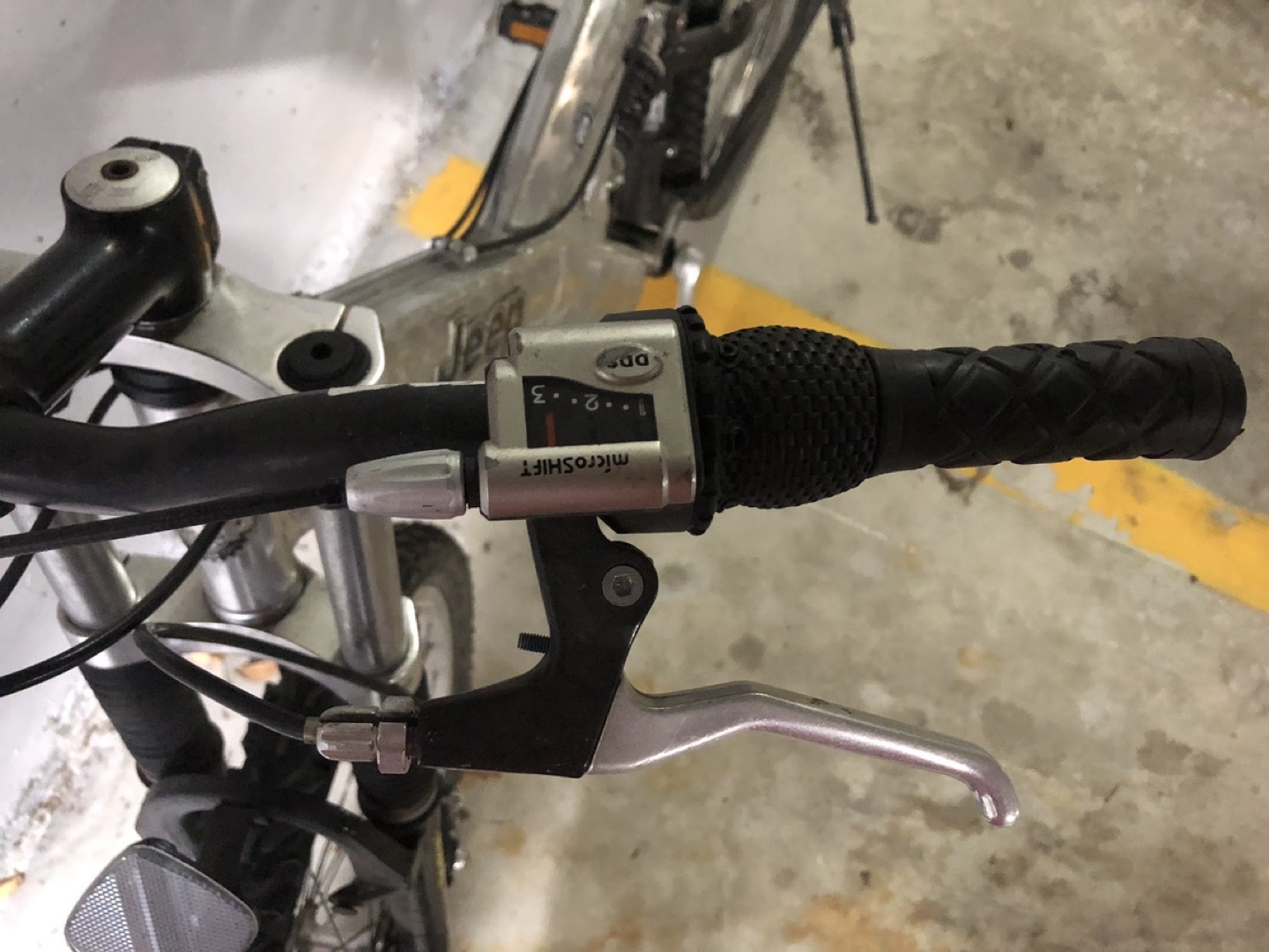 Jeep TJ Classic Men's 21 speed mountain bike image indicator(4)