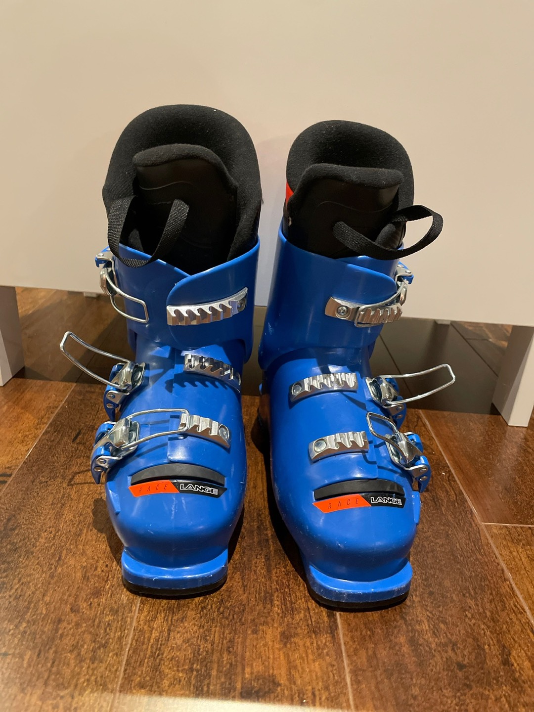 Kids ski boots
