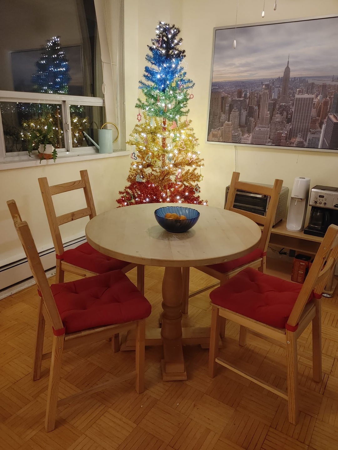 Dinner table and chairs thumbnail