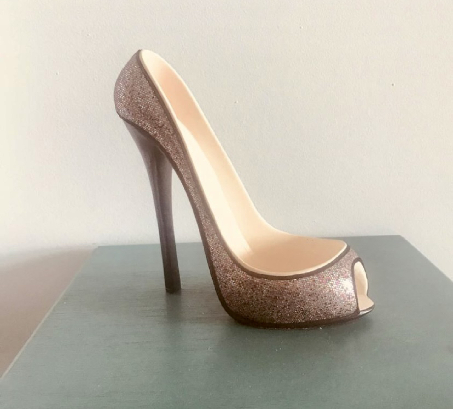 High heel Wine bottle holder image indicator(2)