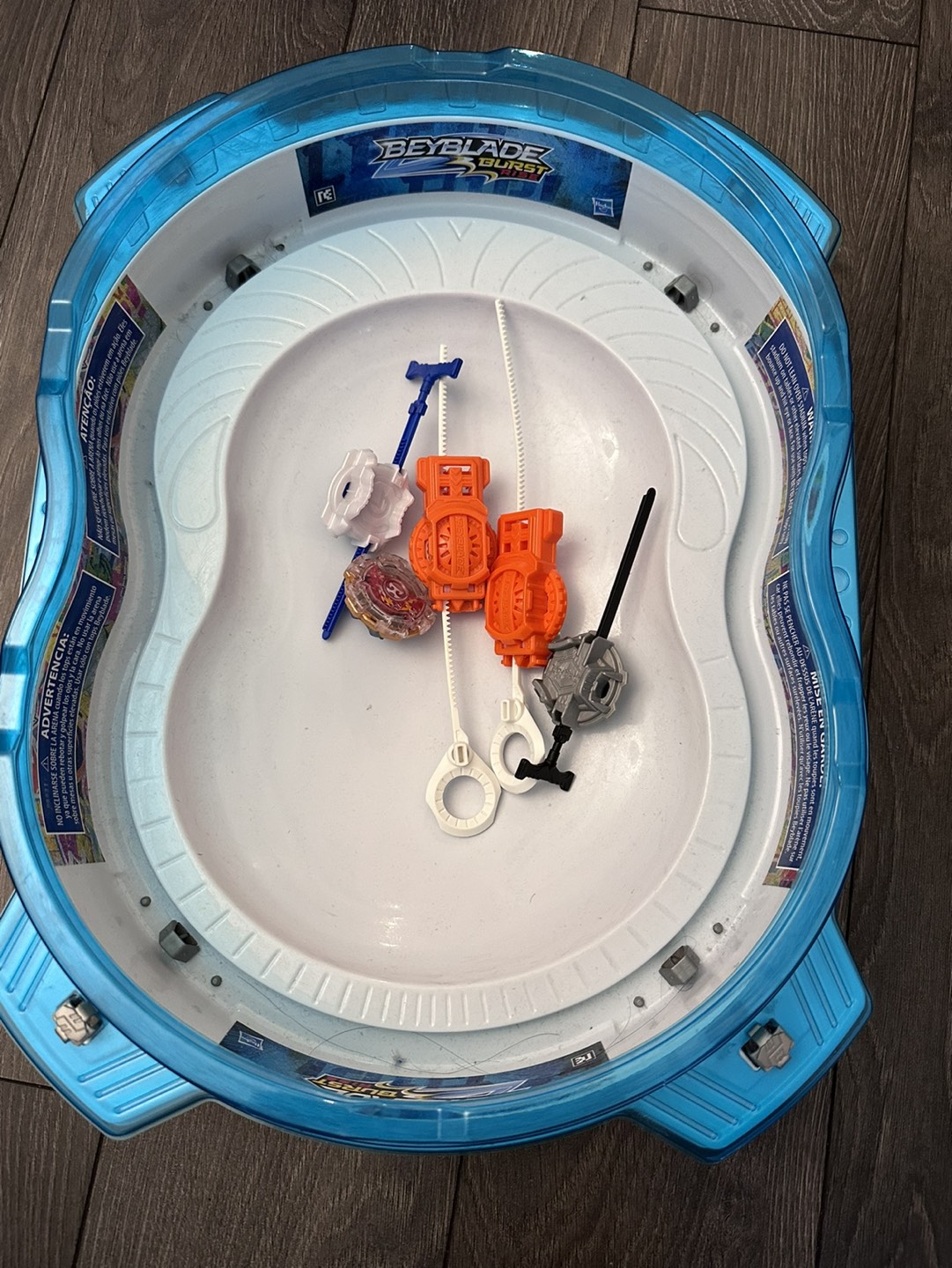 Beyblade stadium, 4 launchers, 1 beyblade thumbnail