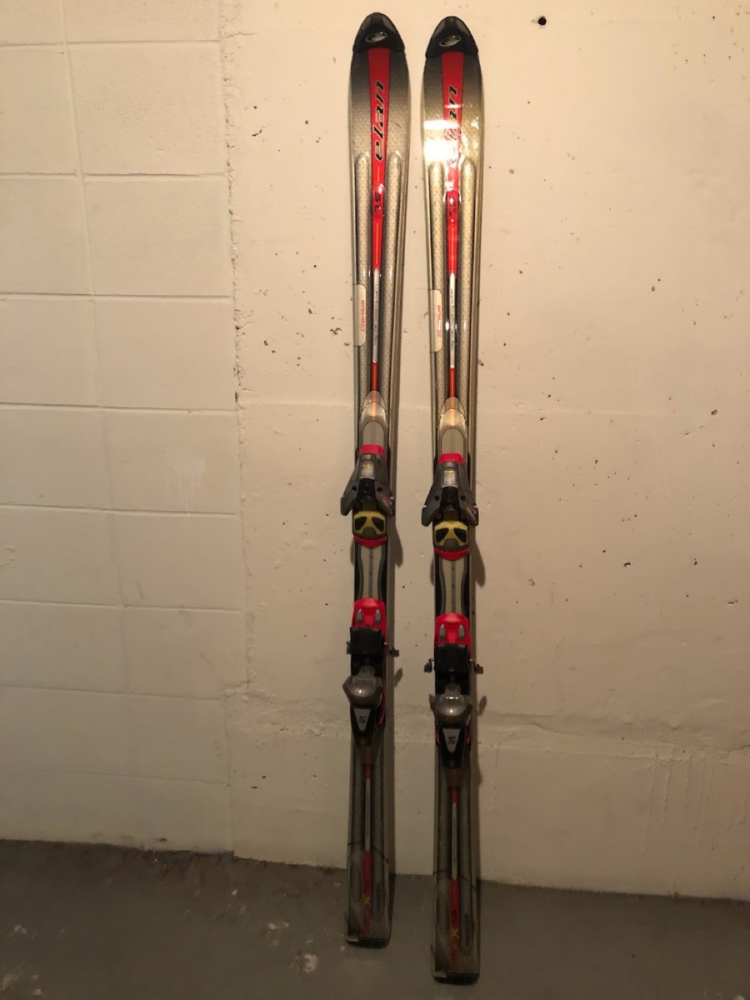 Elan 168cm skis with Salomon bindings and poles image indicator(3)