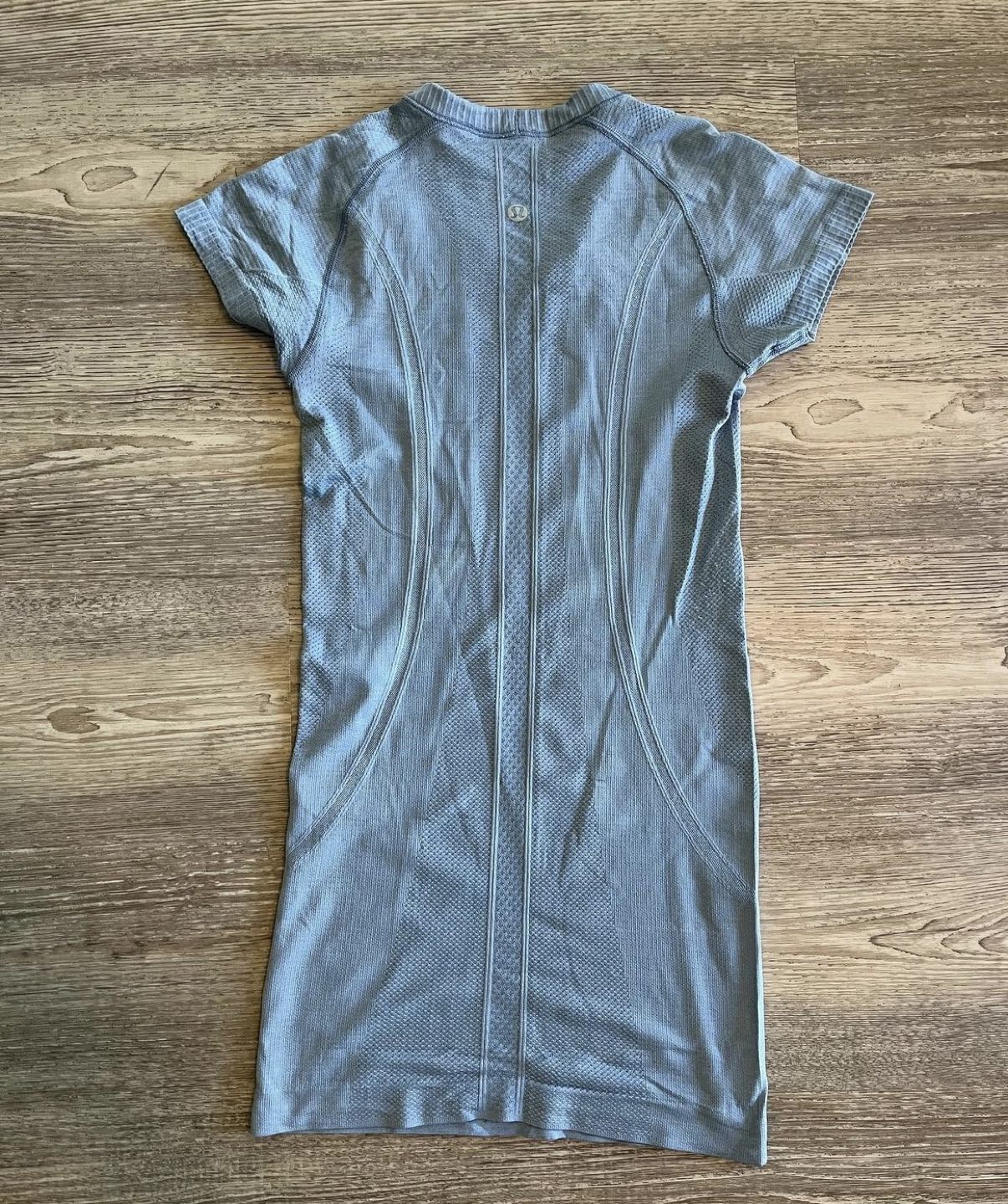 Lululemon tee - photo 2
