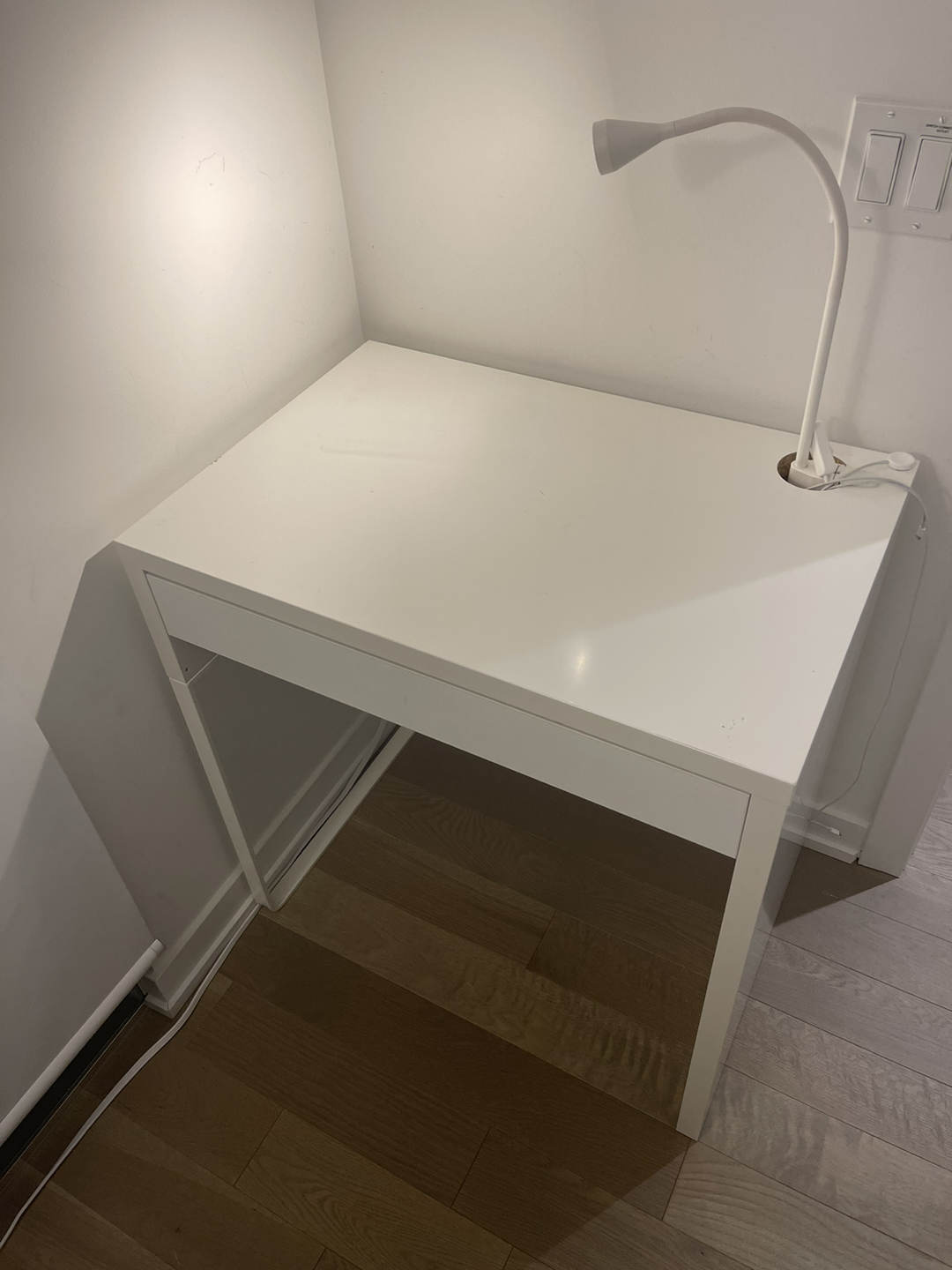 IKEA Micke Table ***SELLING FAST*** - photo 2