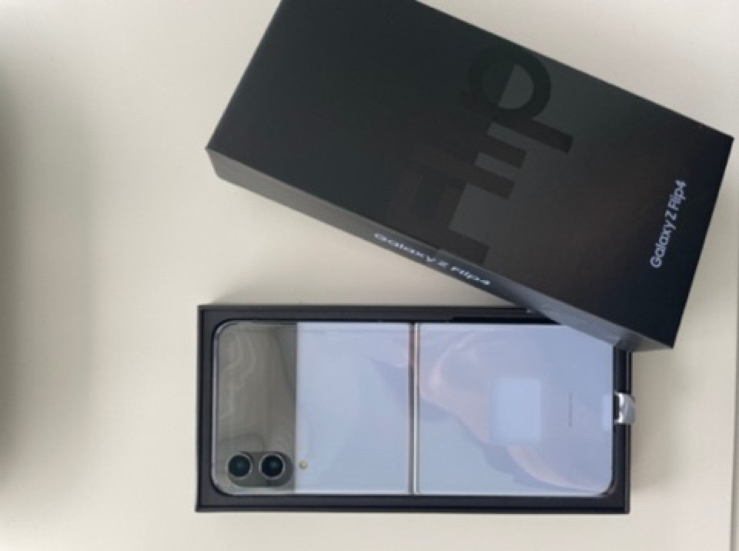 Samsung Z Flip 4 - $1000 thumbnail