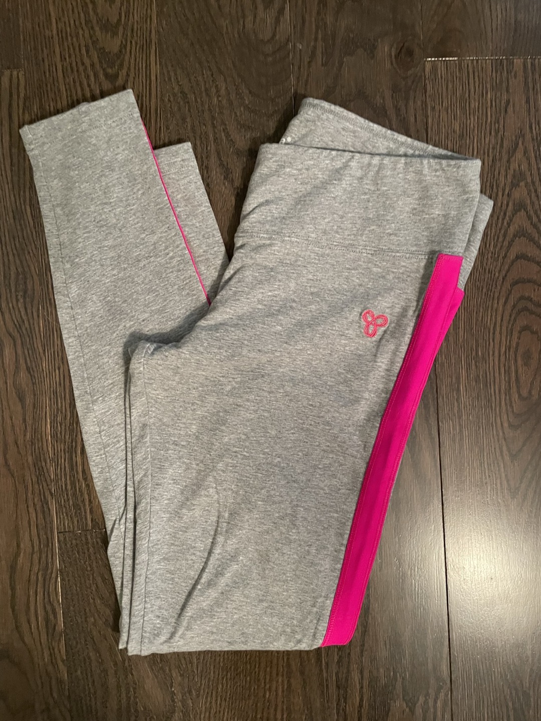 TNA/ Aritzia leggings size Medium
