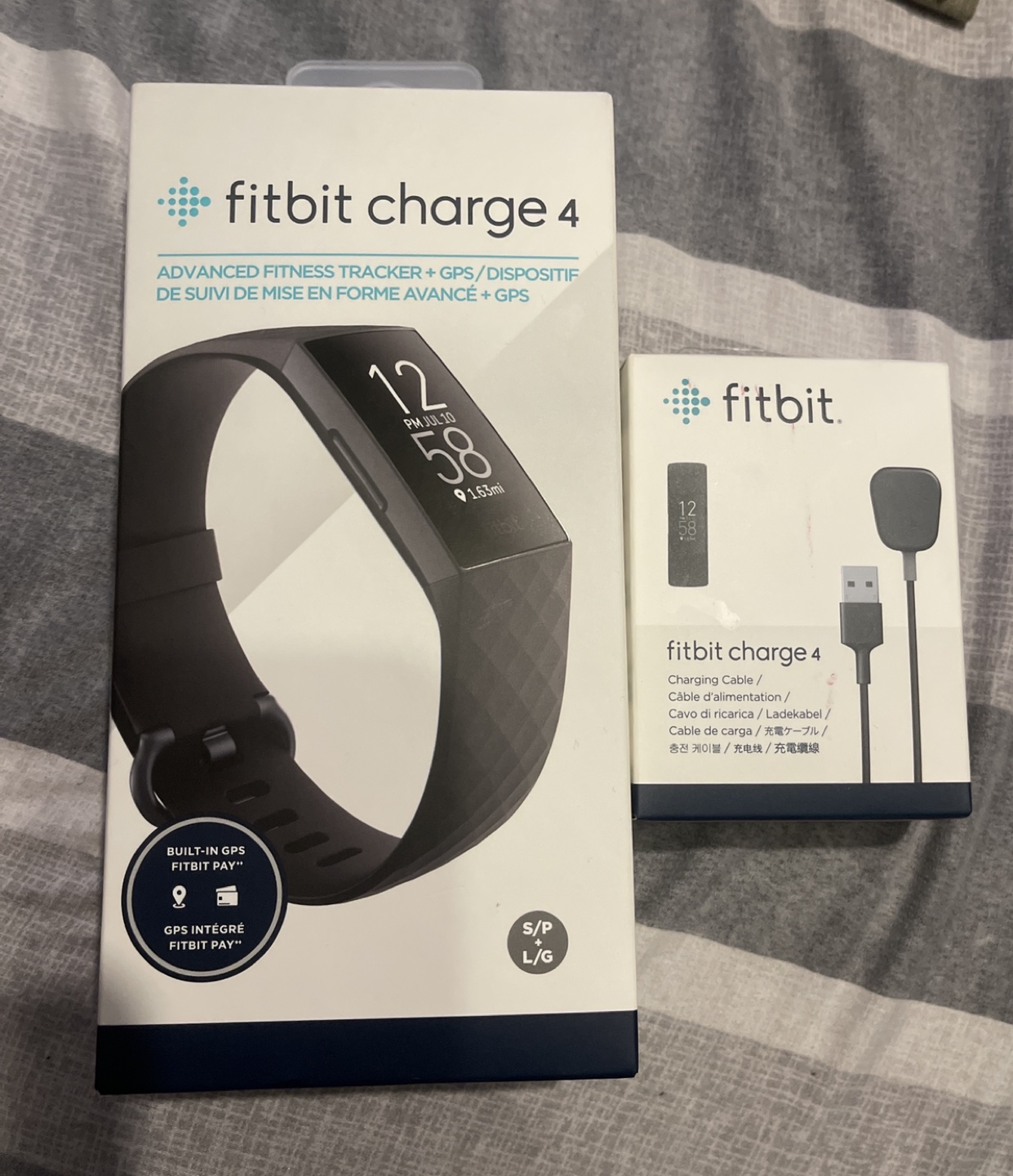 BNIB Fitbit charge 4 thumbnail