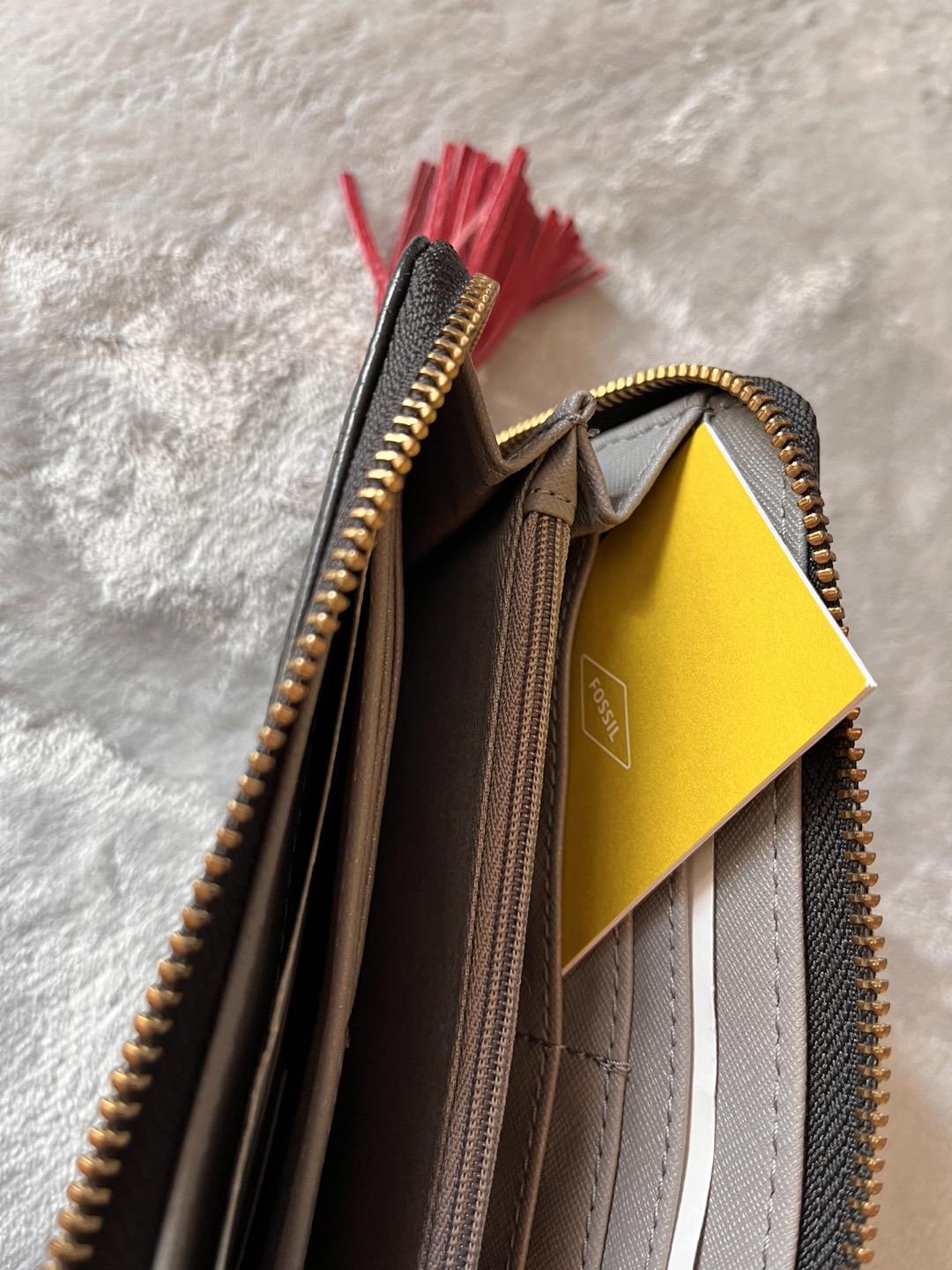 Fossil leather wallet image indicator(6)