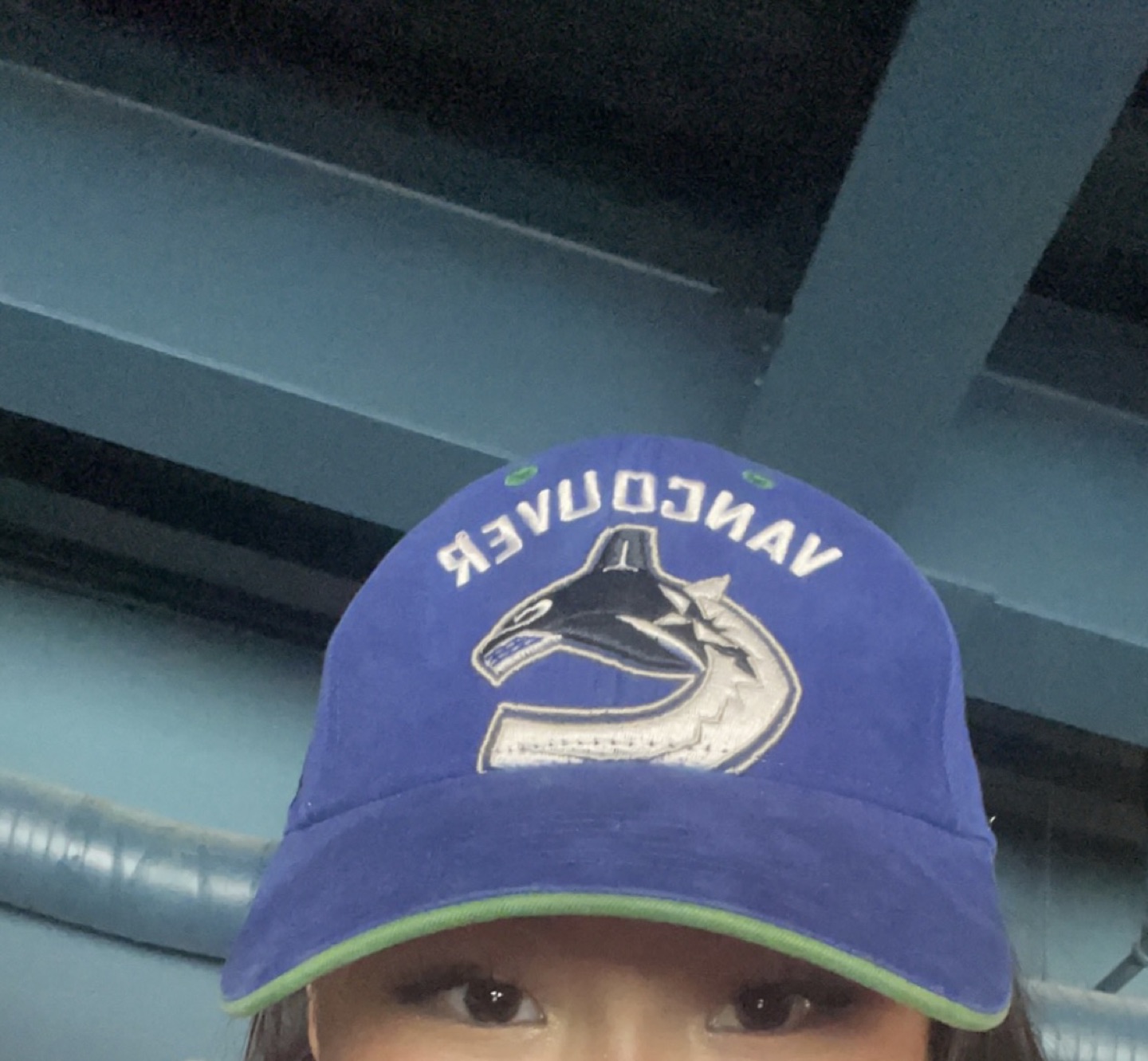 Canucks hat - photo 2