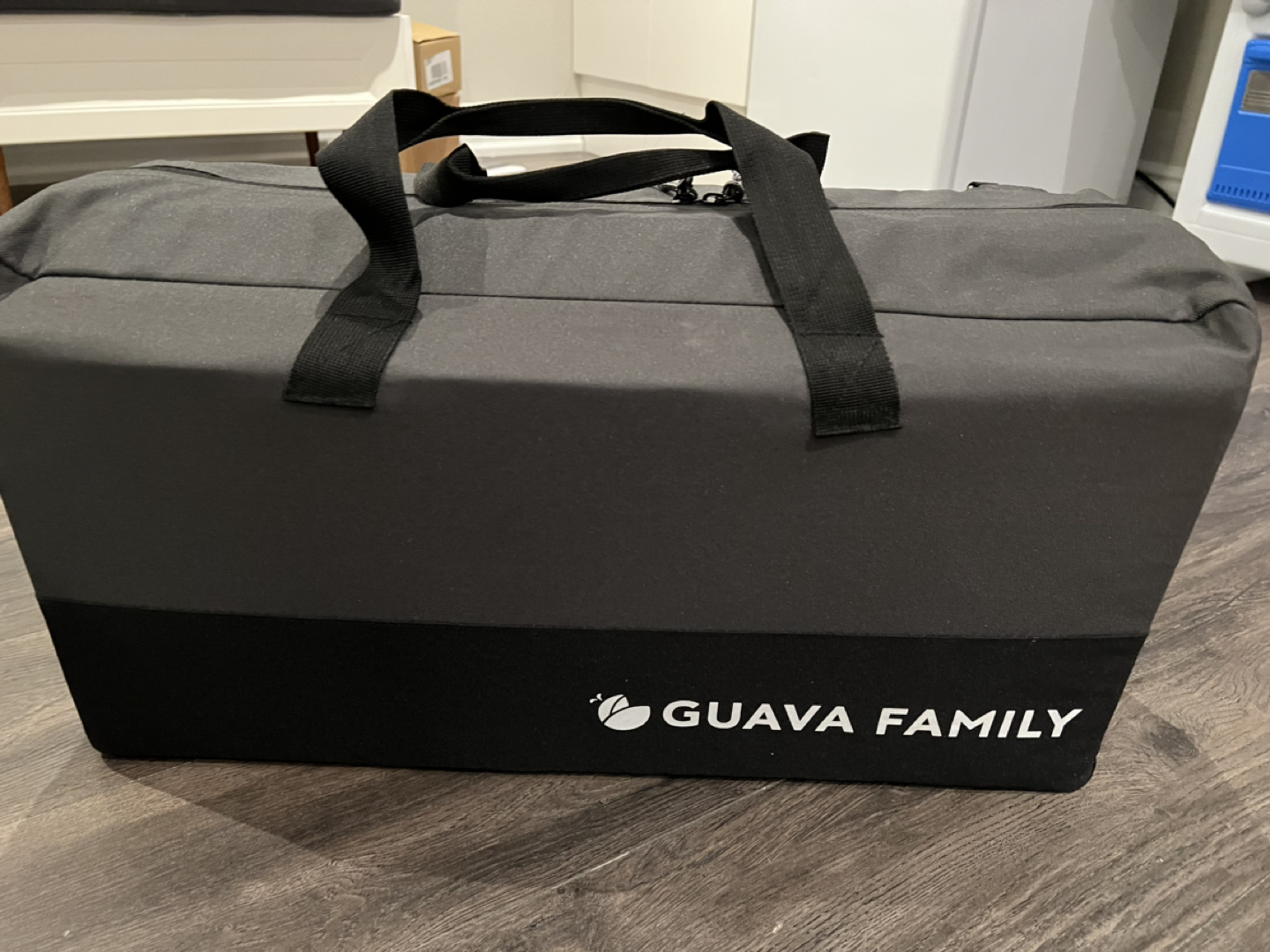Guava travel crib