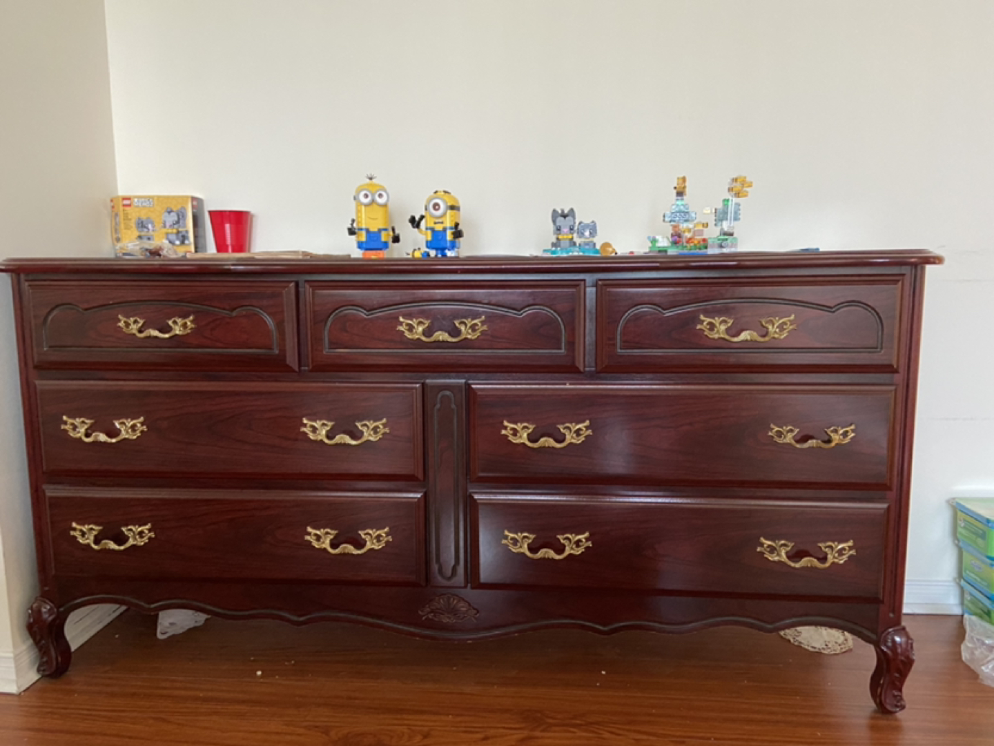 Beautiful Mahogany Dresser - photo 3