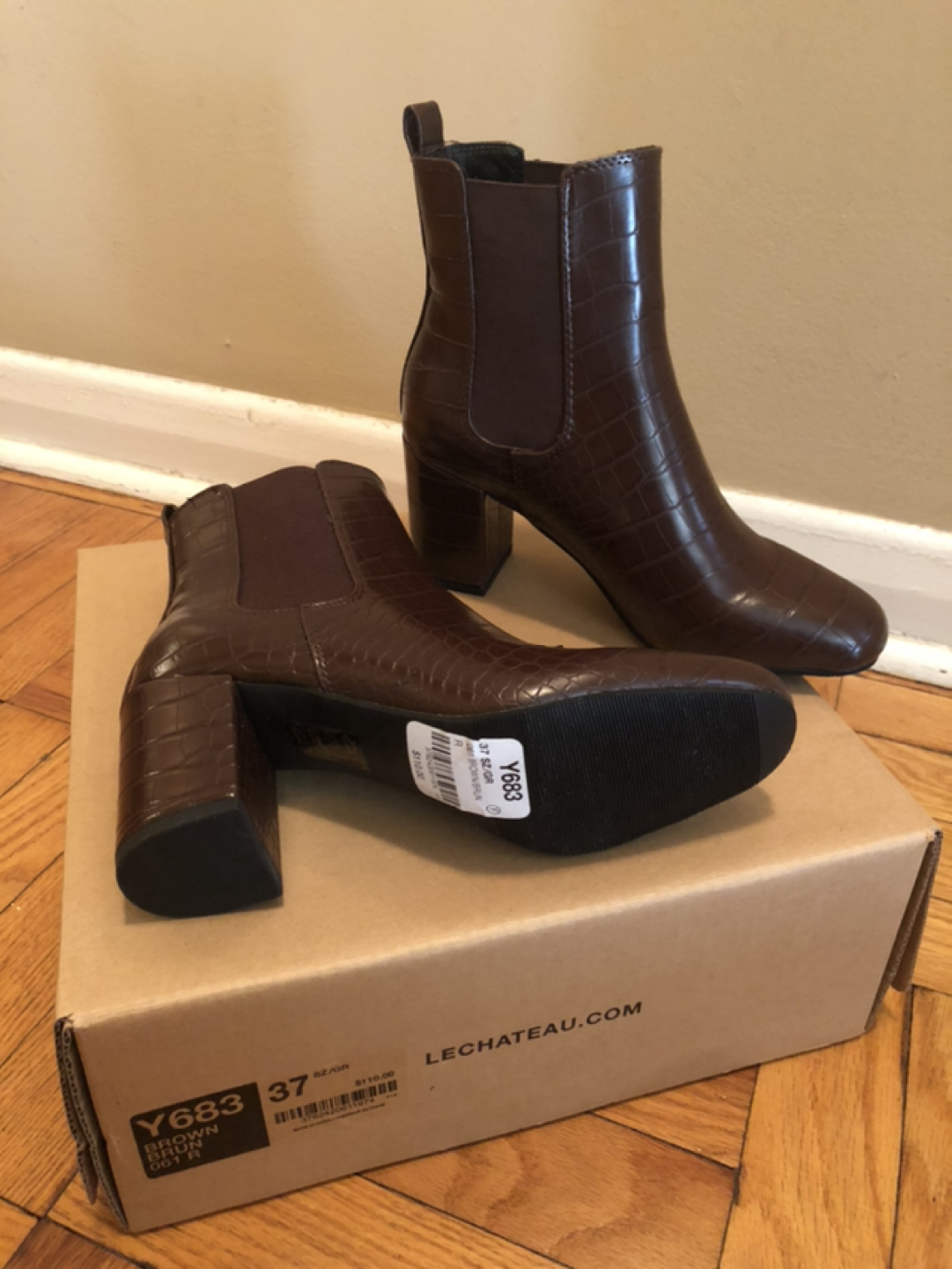 Brand New out of the box Women’s Brown Booties Size 6.5 image indicator(5)