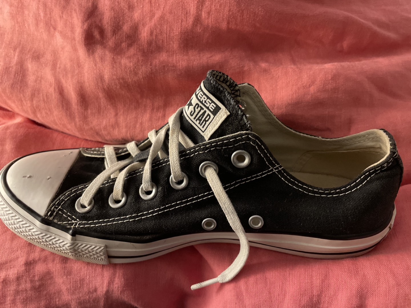 Converse Low Top Chuck Taylors Unisex image indicator(3)