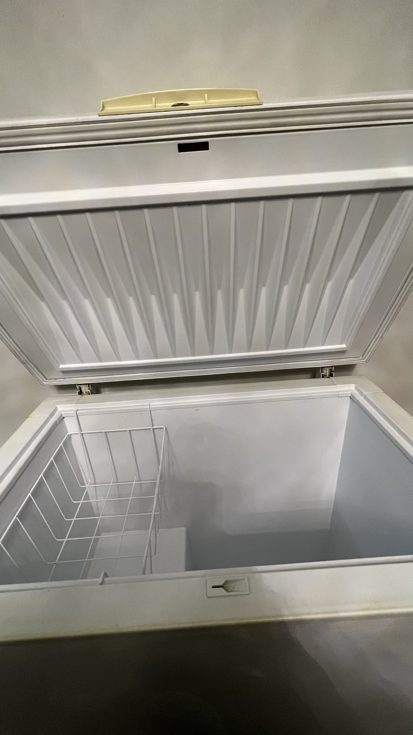 General brand deep freezer - photo 2