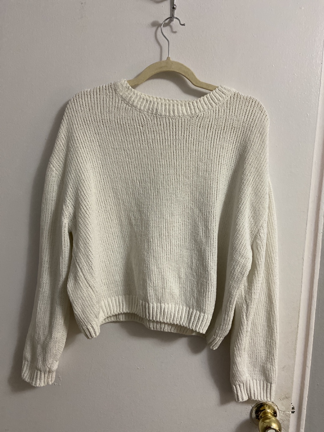 H&M white cropped knitted sweater - Large