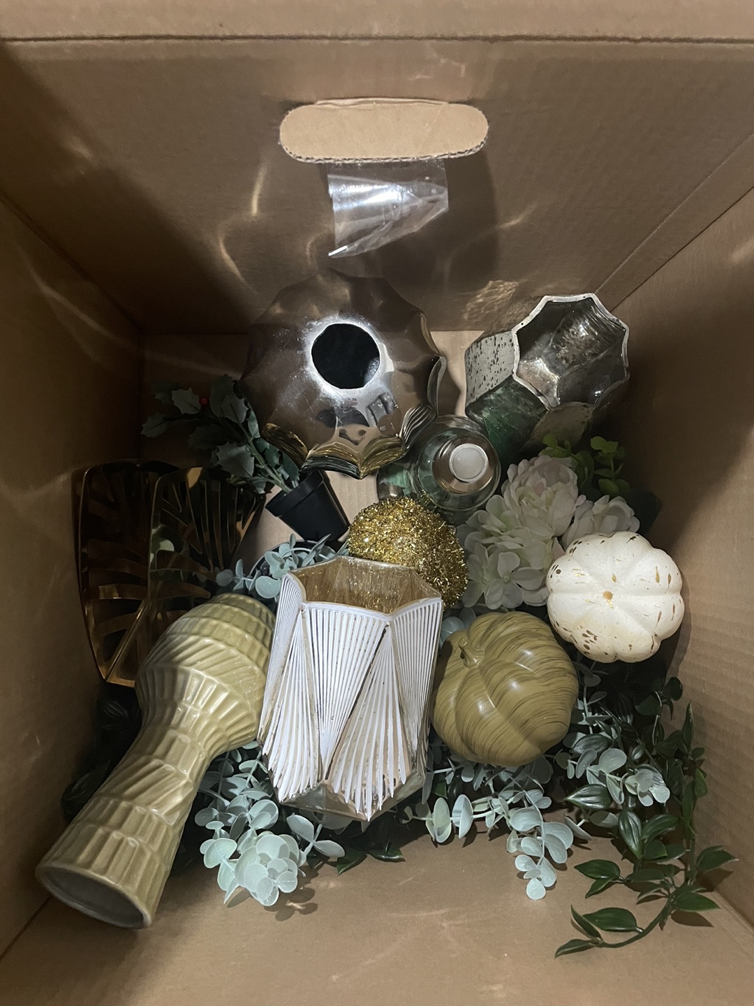 Free Decorations - Must Pick Up Today thumbnail