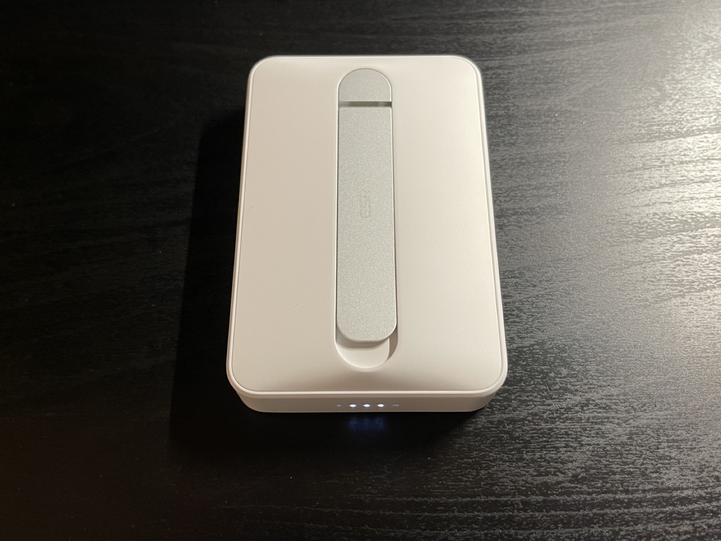 ESR 10,000 mAh Magsafe Portable Charger - photo 3