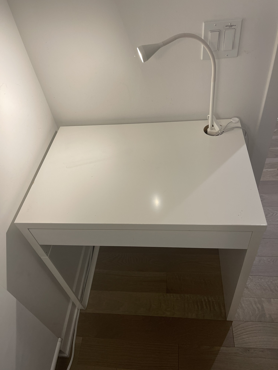 IKEA Micke Table ***SELLING FAST*** - photo 3