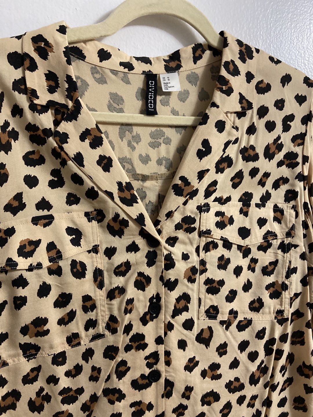 H&M Cropped Leopard/Cheetah Print collared shirt - size 10 image indicator(2)