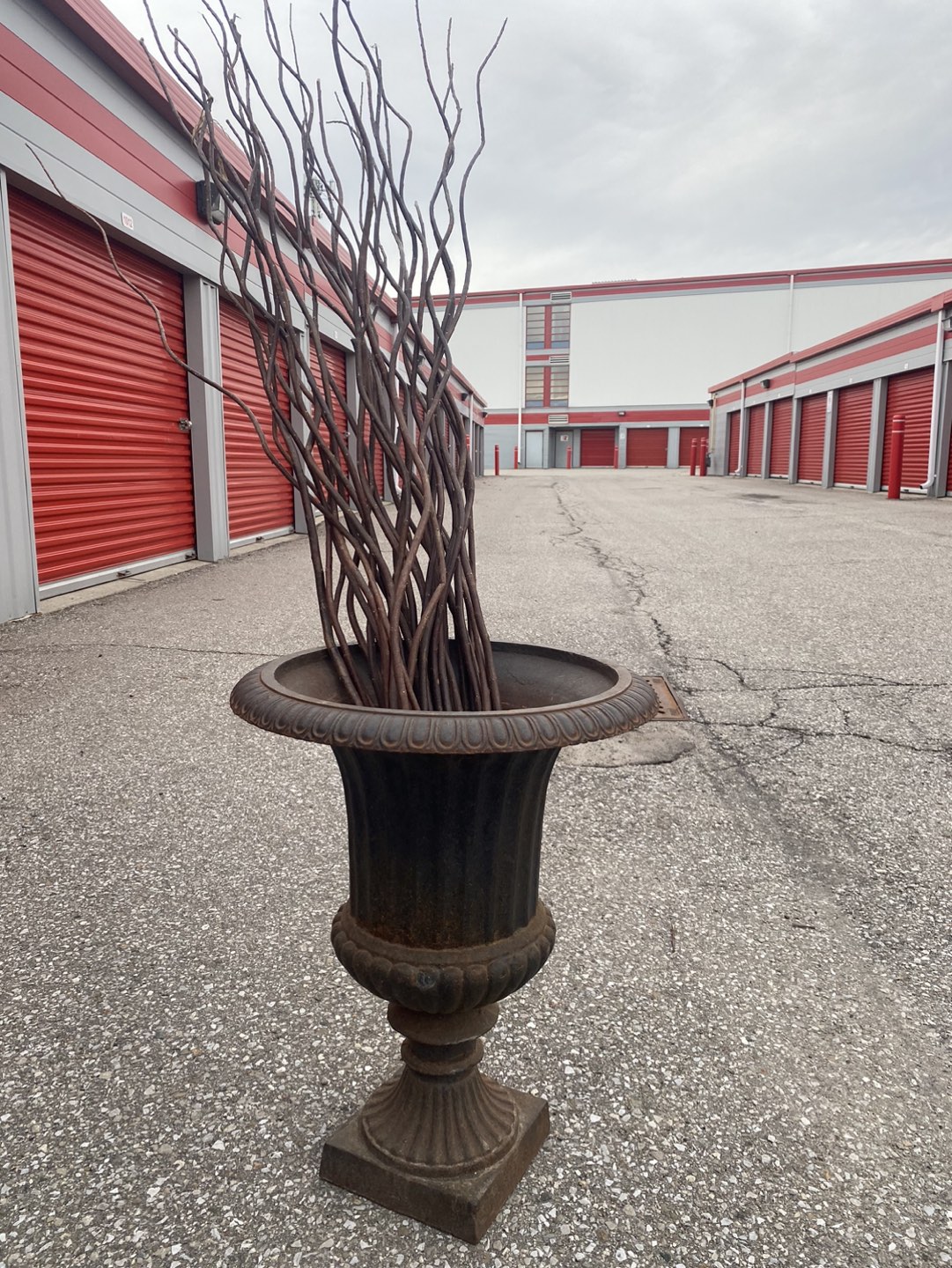 Outdoor metal flower pot stand