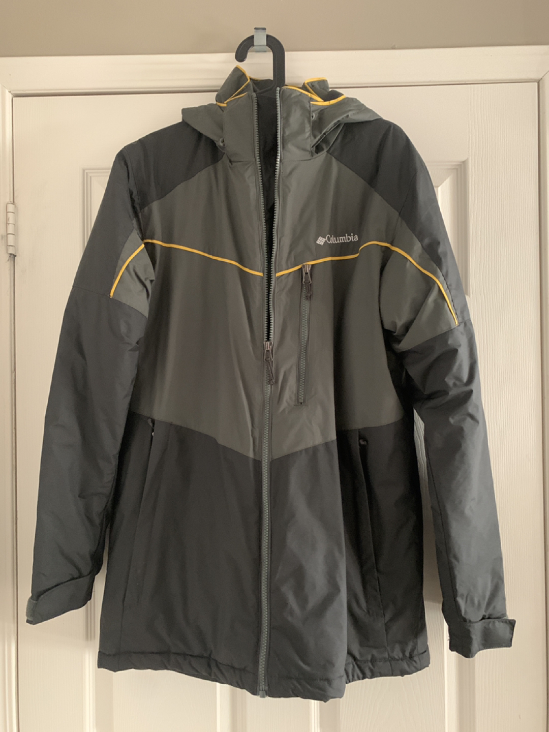 Olive green Columbia mens Winter jacket (like new)