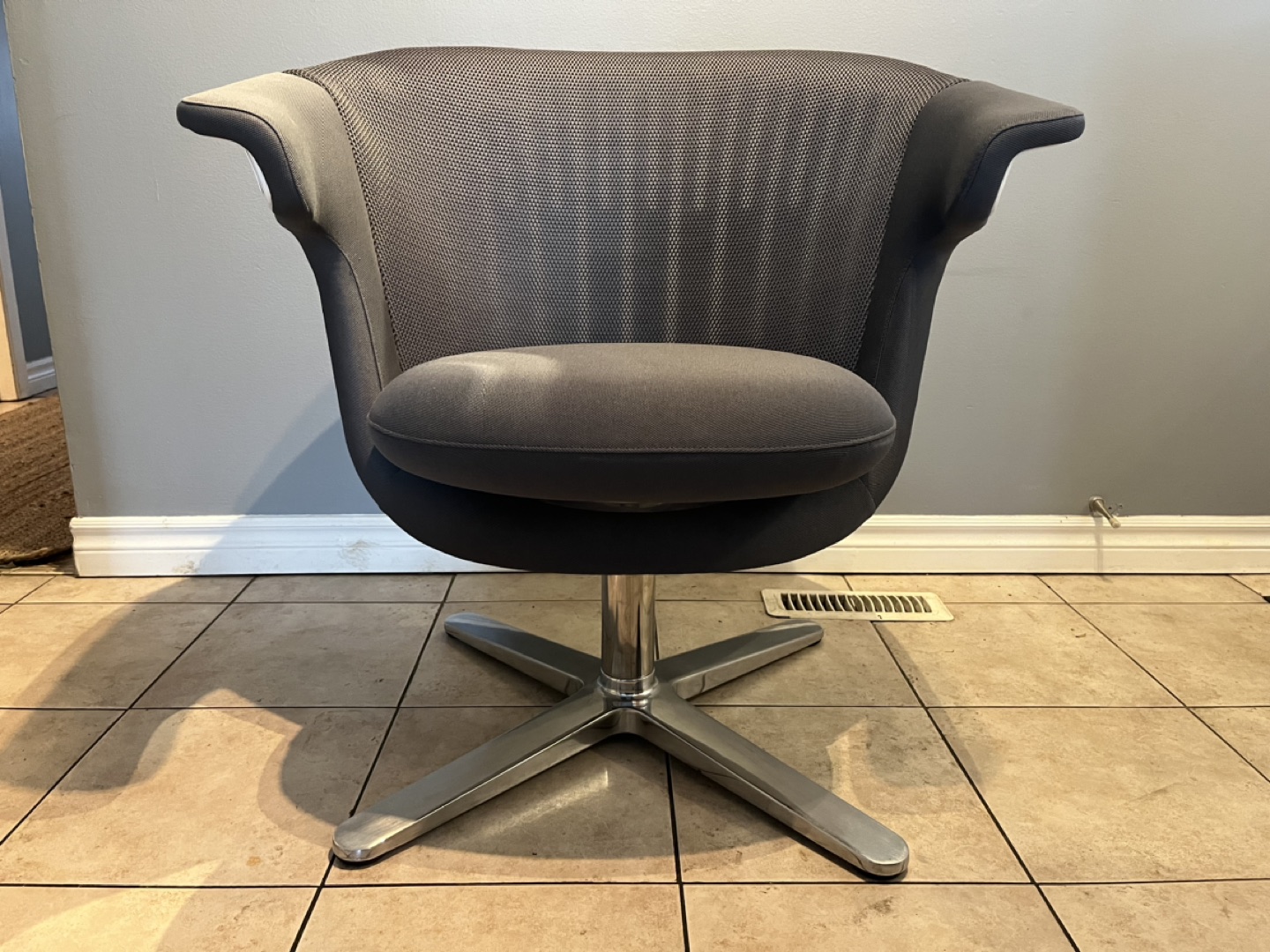 Steelcase i2i swivel chair - good condition thumbnail