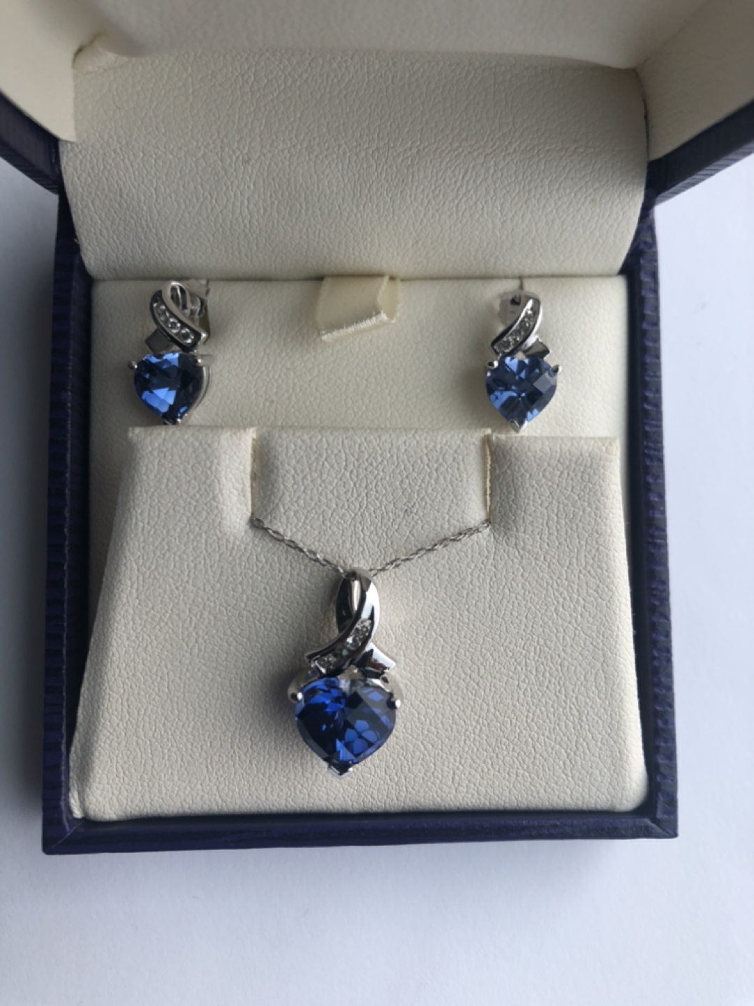 Necklace and earrings set