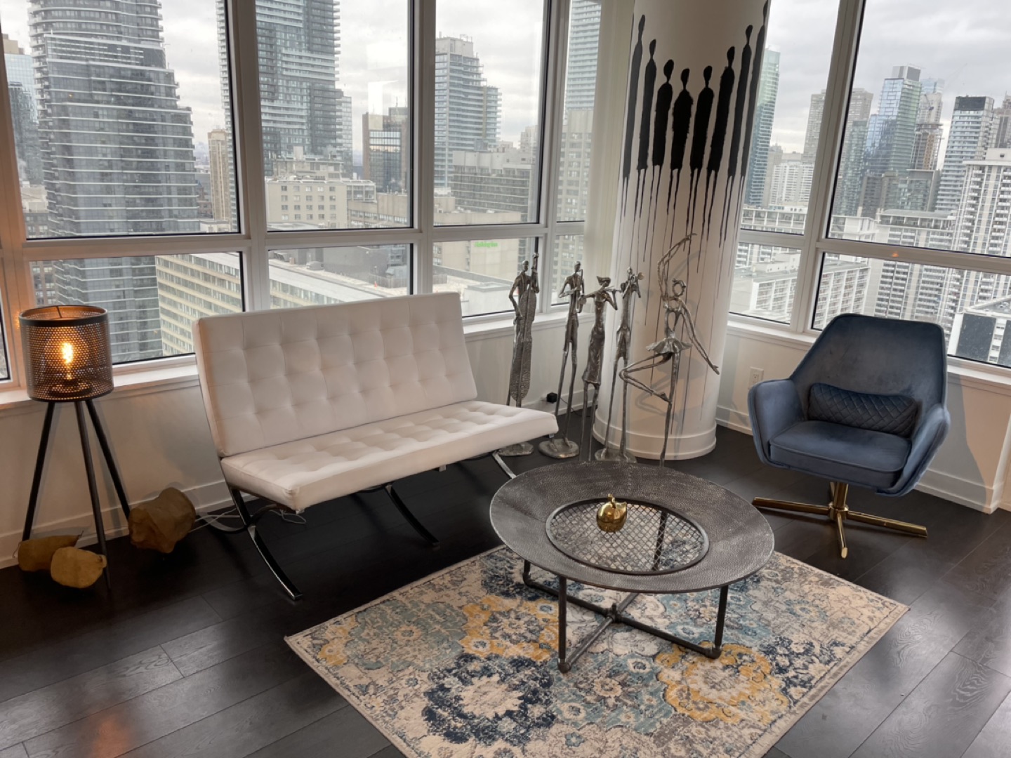 Attention all furniture lovers! Barcelona sofa for sale