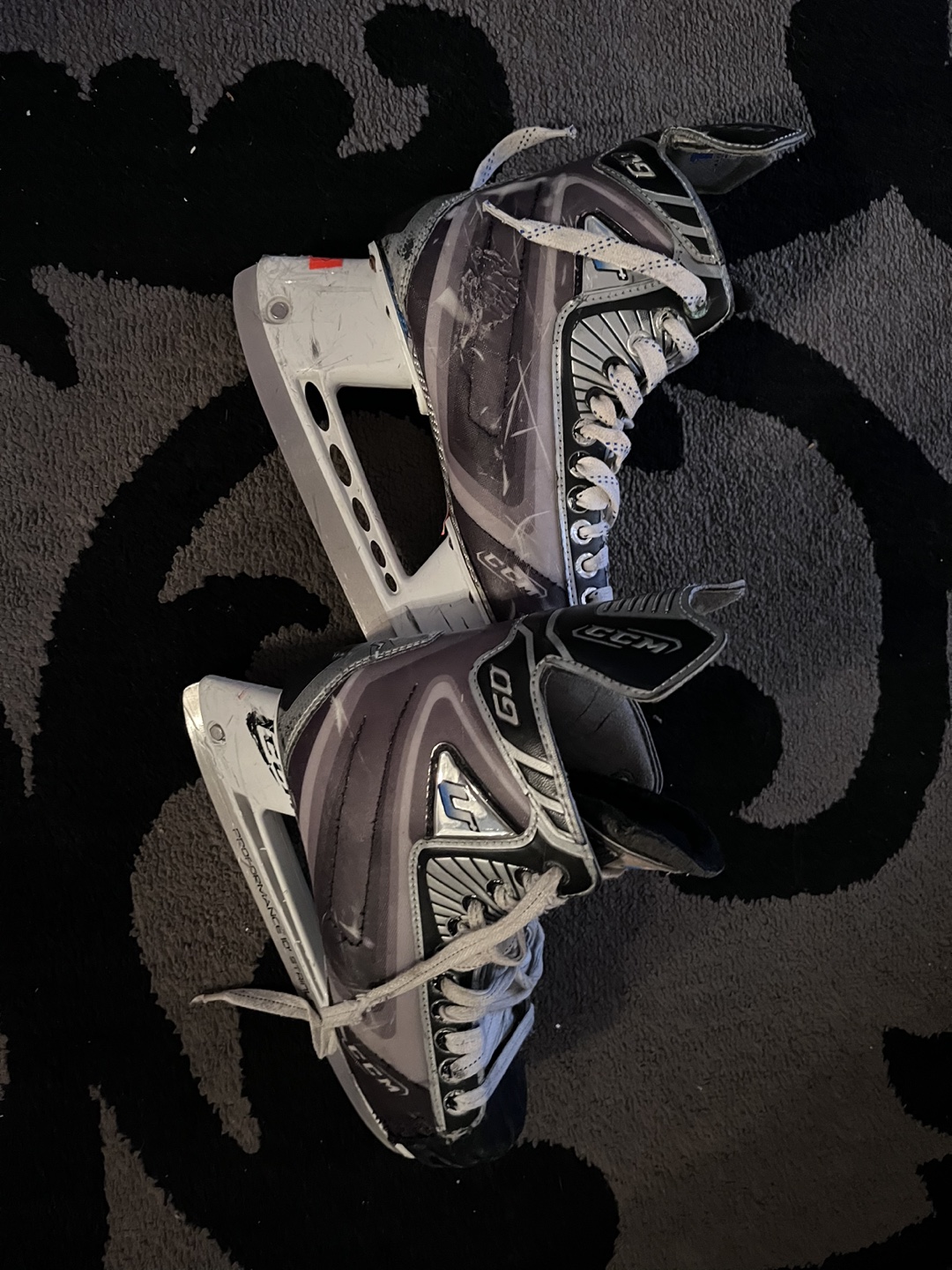 Skates - Men’s size 6.5 approx Women’s 8.5-9 thumbnail