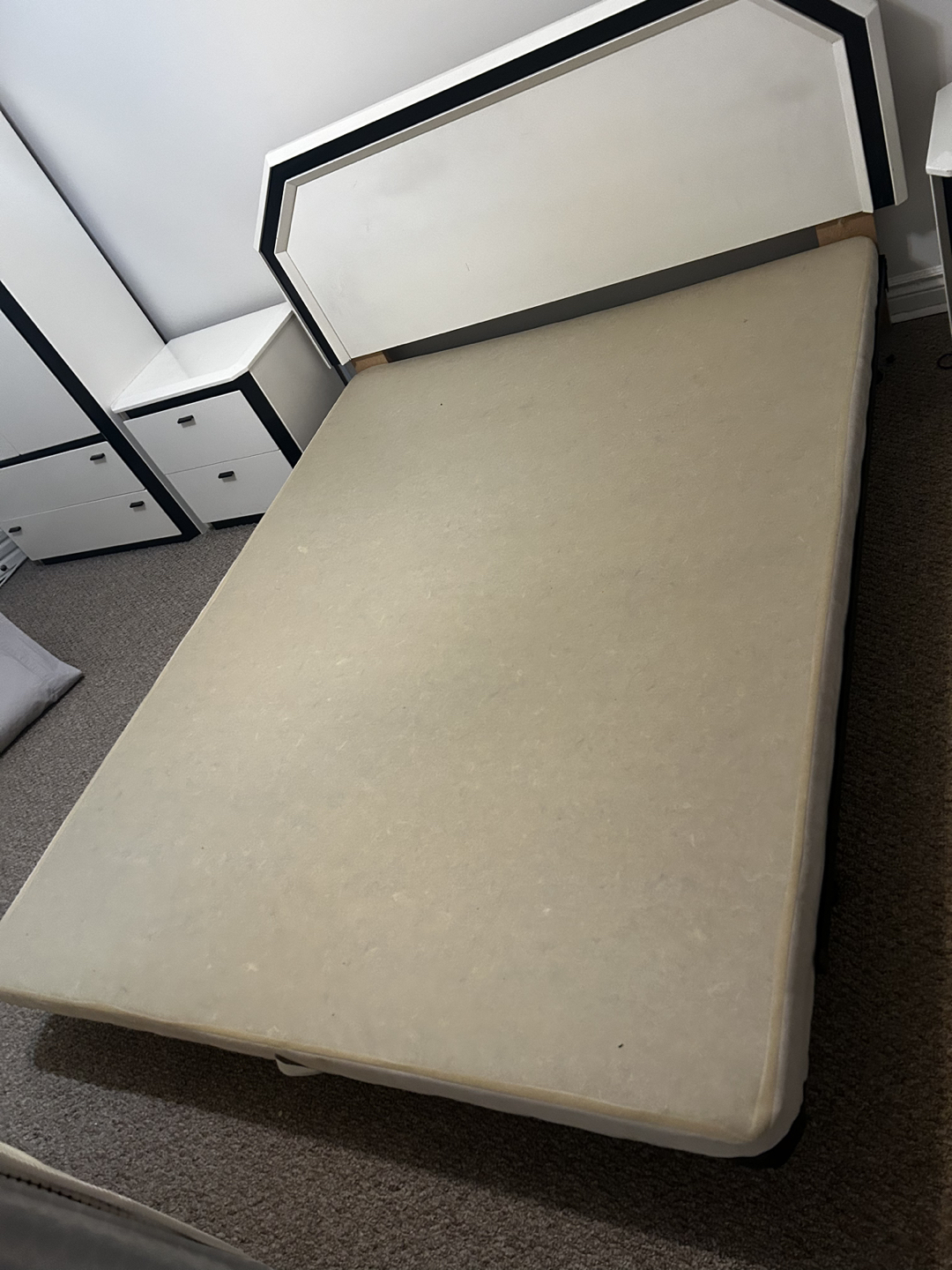 Queen bed frame - photo 3
