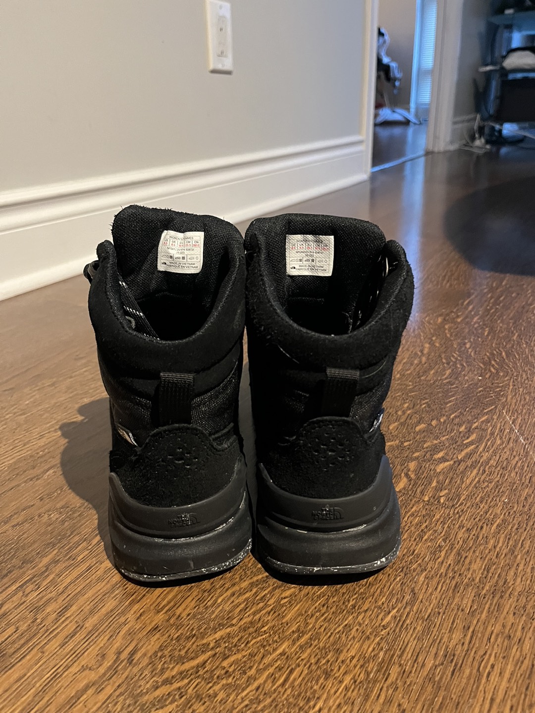 The North Face Hiking Boots Women’s Size 8.5 image indicator(4)