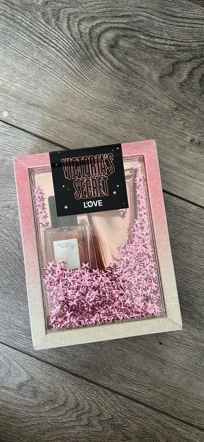 Victoria’s Secret gift set thumbnail