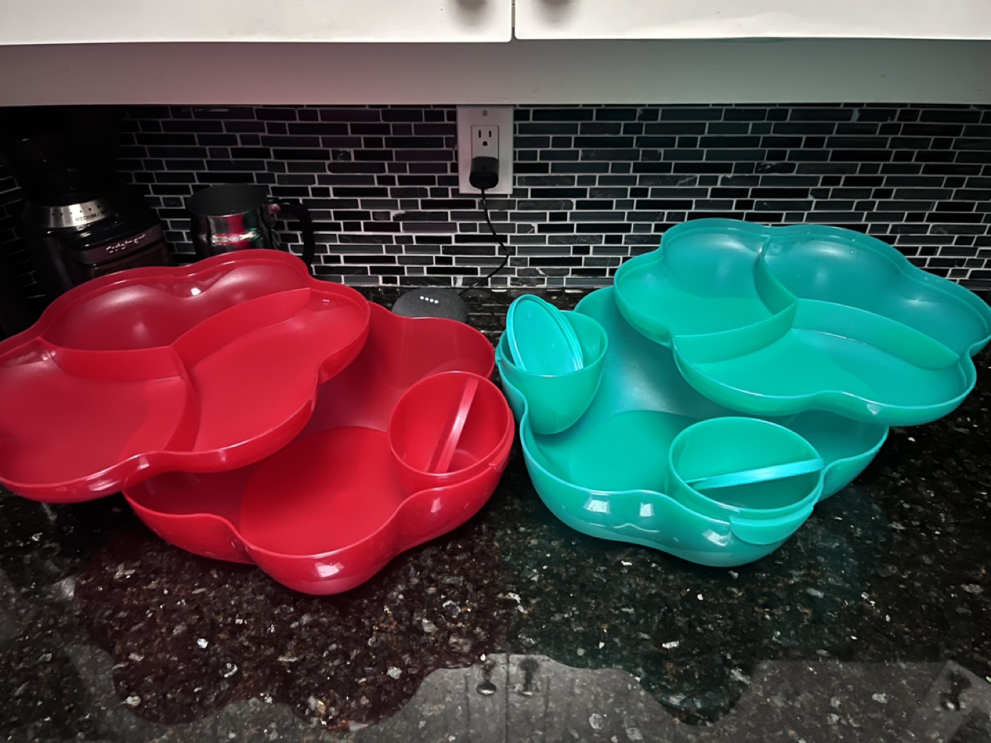 Chips and Dips Tupperware bowls image indicator(3)